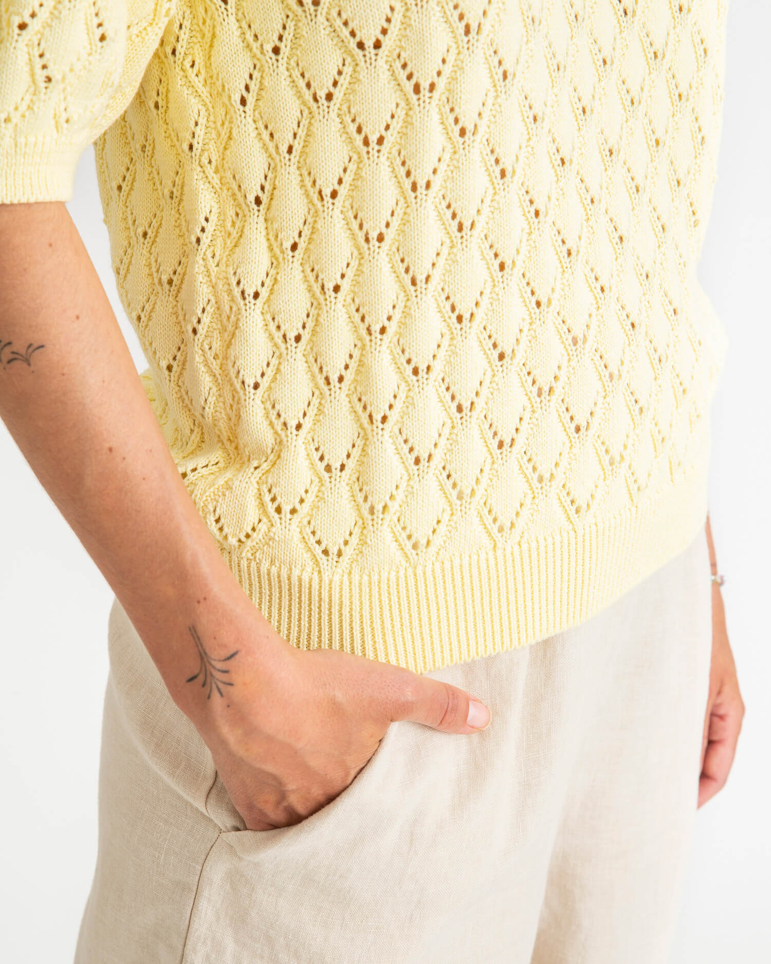 Chemisier tricoté jaune en coton 100% biologique de Matona