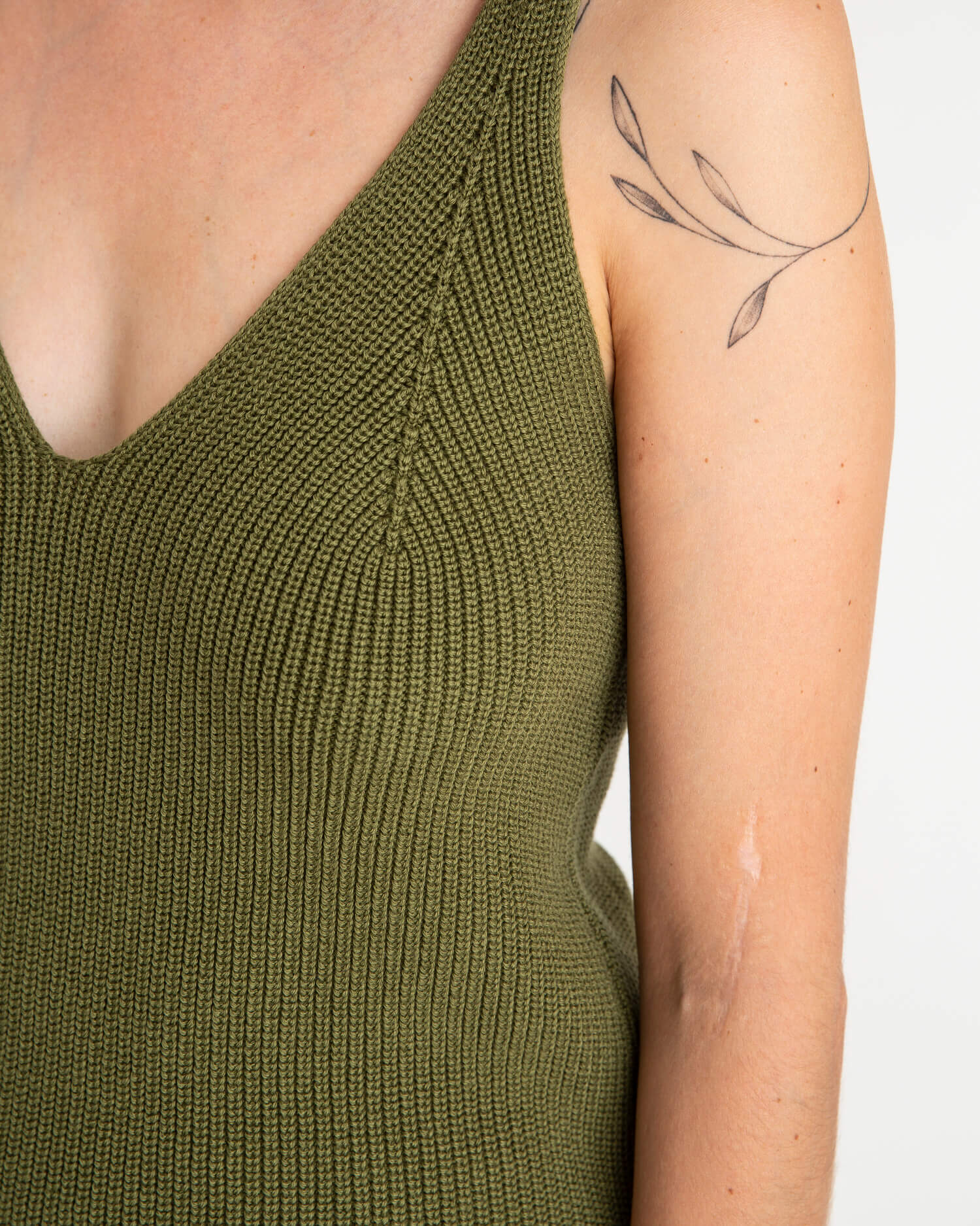 Grünes, gestricktes Tanktop aus 100% Bio-Baumwolle von Matona