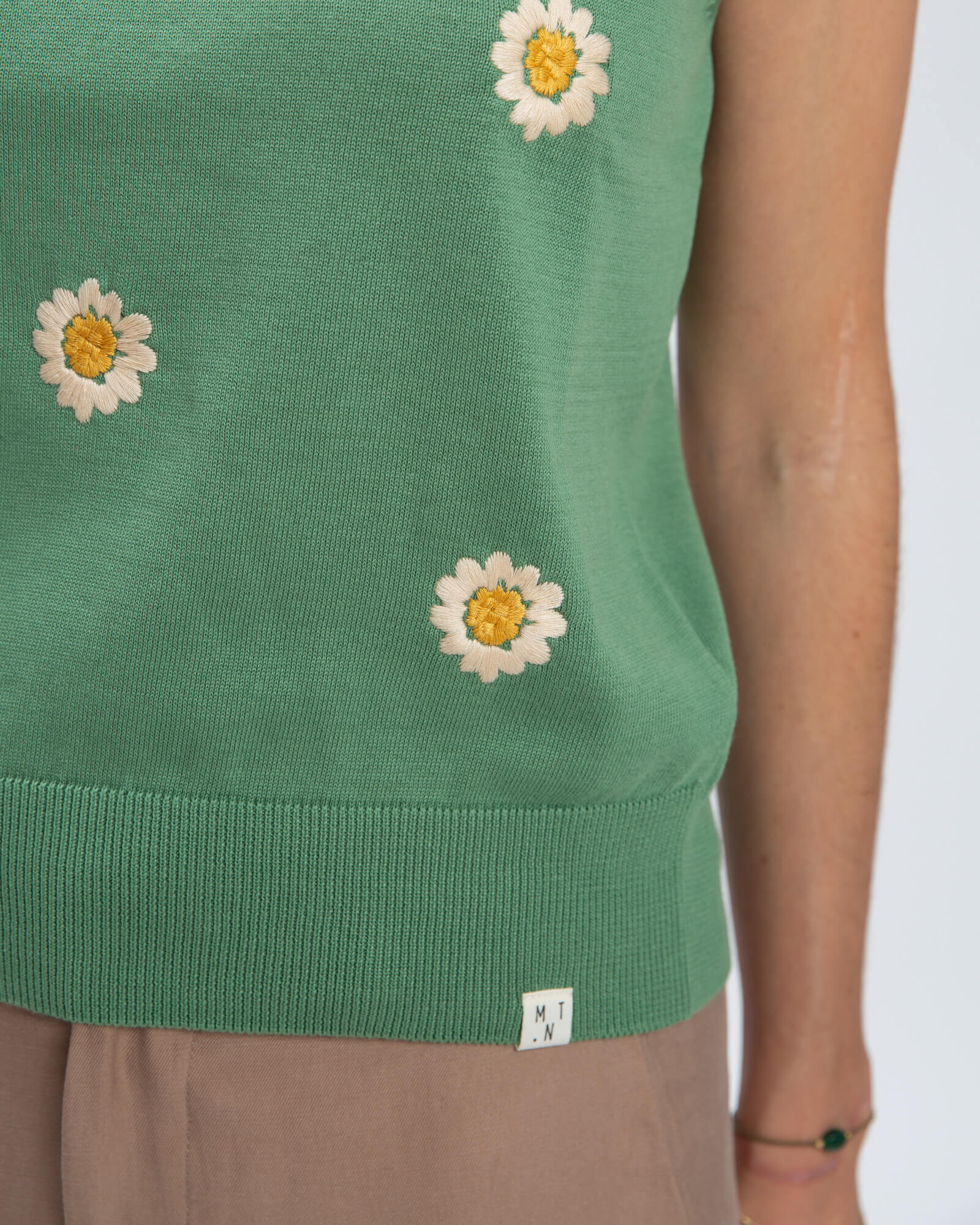 Haut tricoté vert en 100% coton biologique de Matona