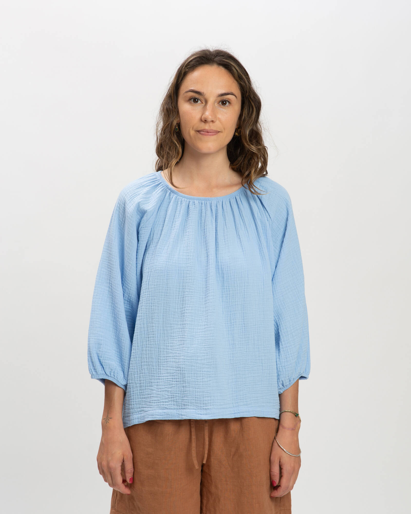 Chemisier bleu en mousseline 100% coton de Matona