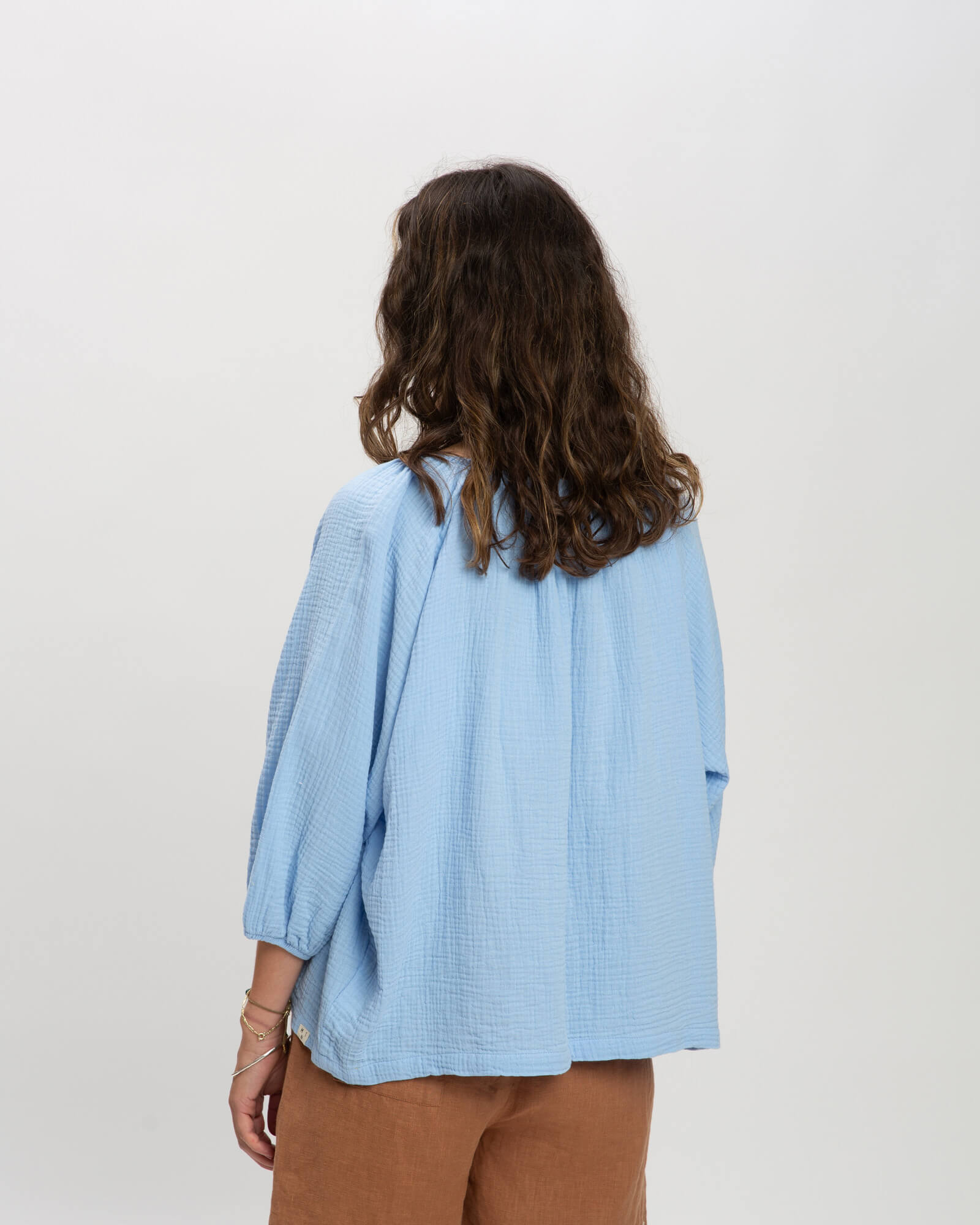 Chemisier bleu en mousseline 100% coton de Matona