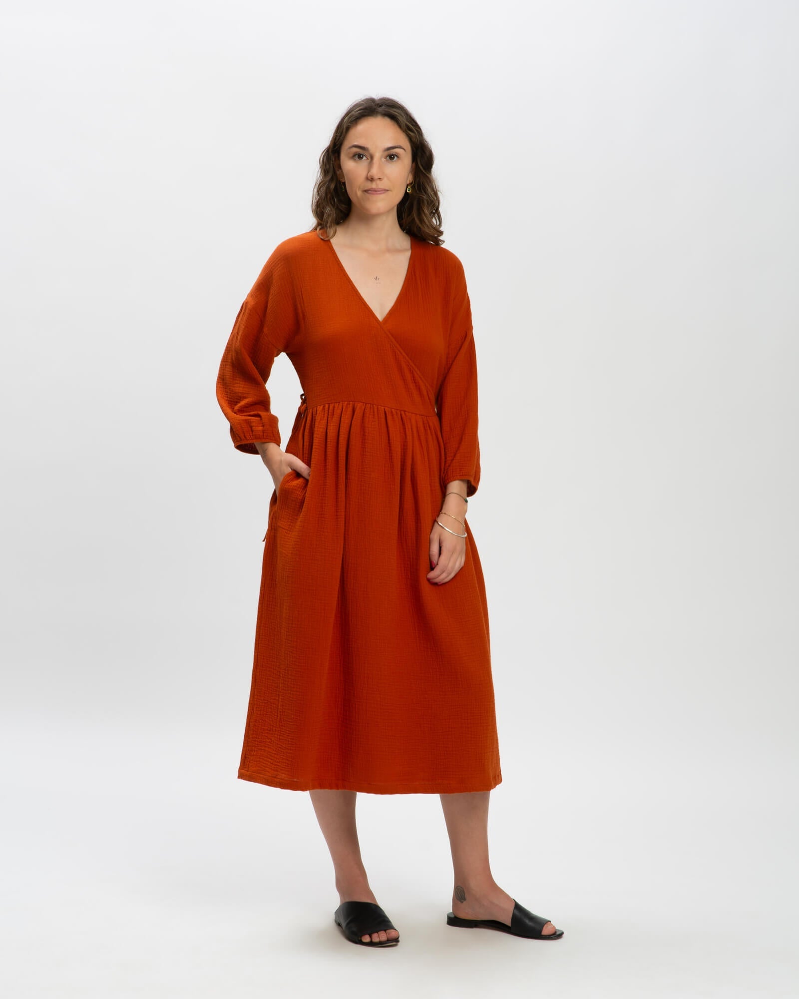 Rotes Kleid aus 100% Bio-Baumwoll-Musselin von Matona