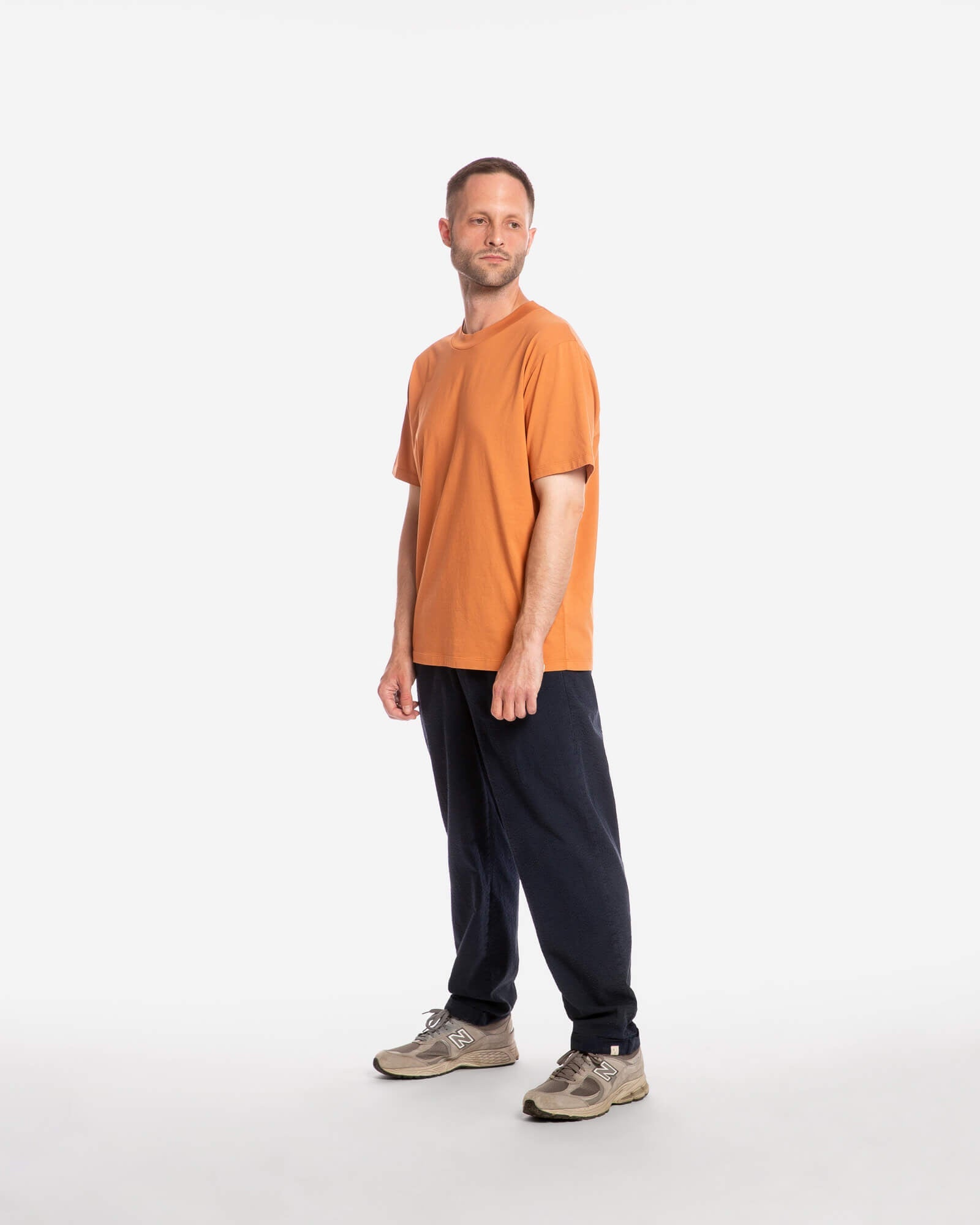 Pantalon bleu foncé en coton 100 % biologique de la marque Matona