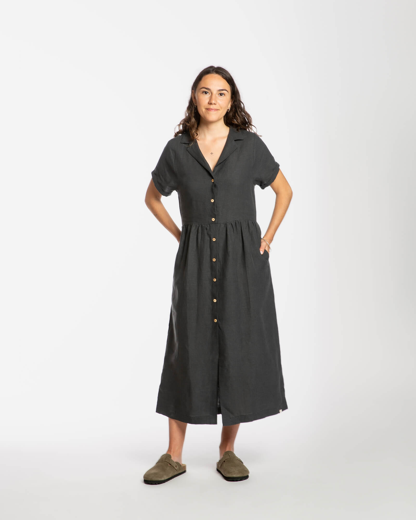 Schwarzes Kleid aus 100% Leinen von Matona