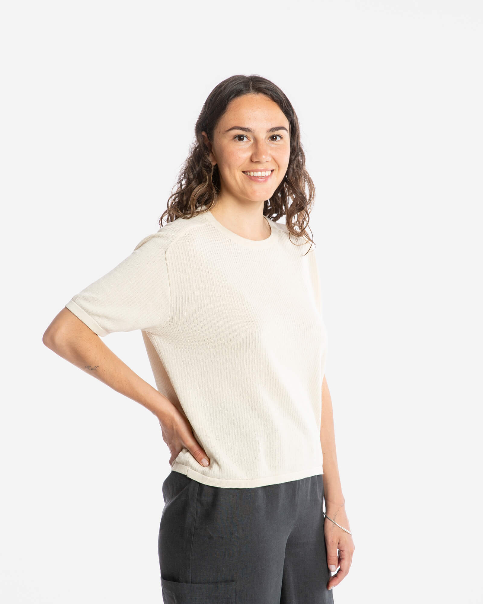 Beiges Gestrickets T-Shirt aus Bio-Baumwolle von Matona