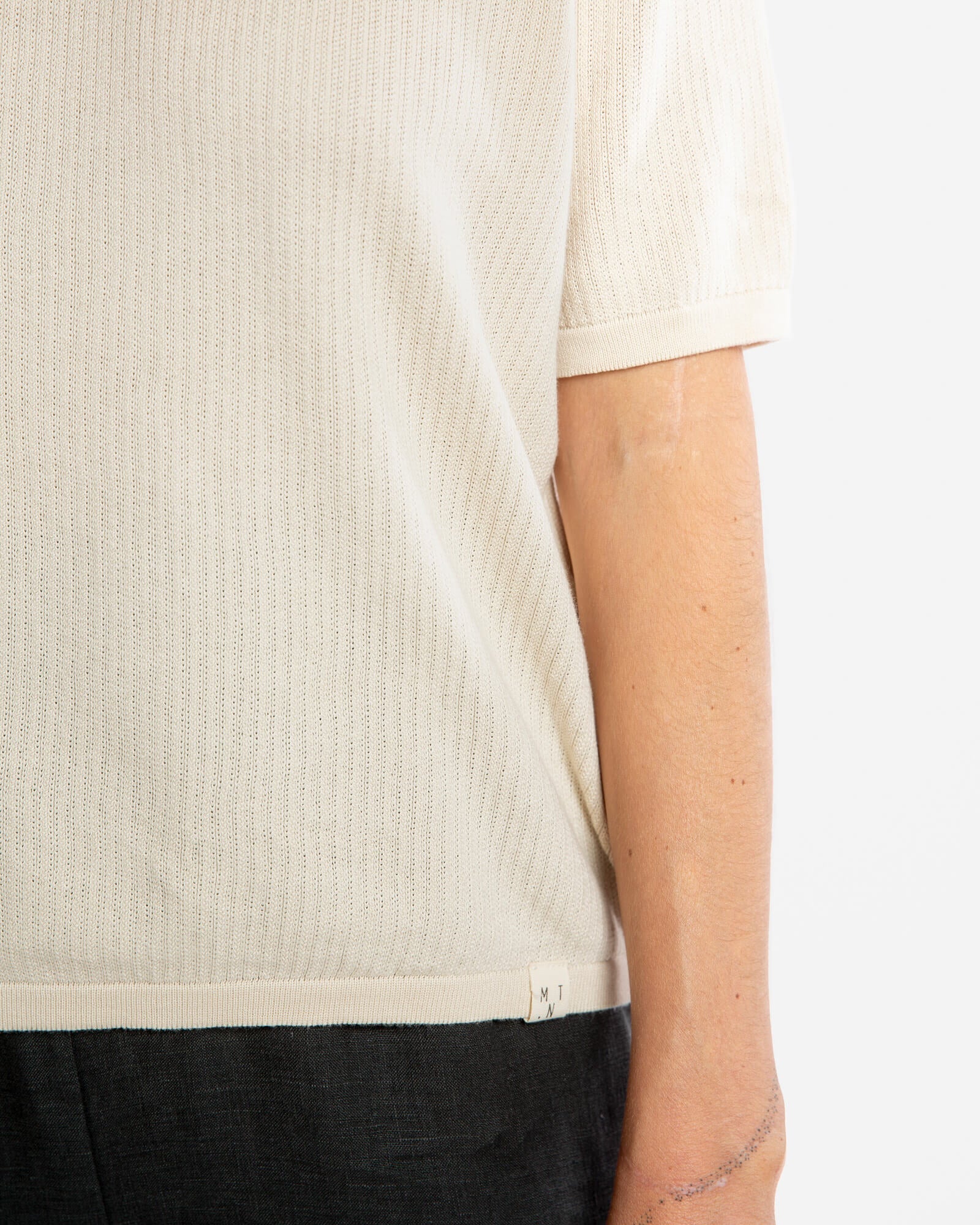 Beiges Gestrickets T-Shirt aus Bio-Baumwolle von Matona