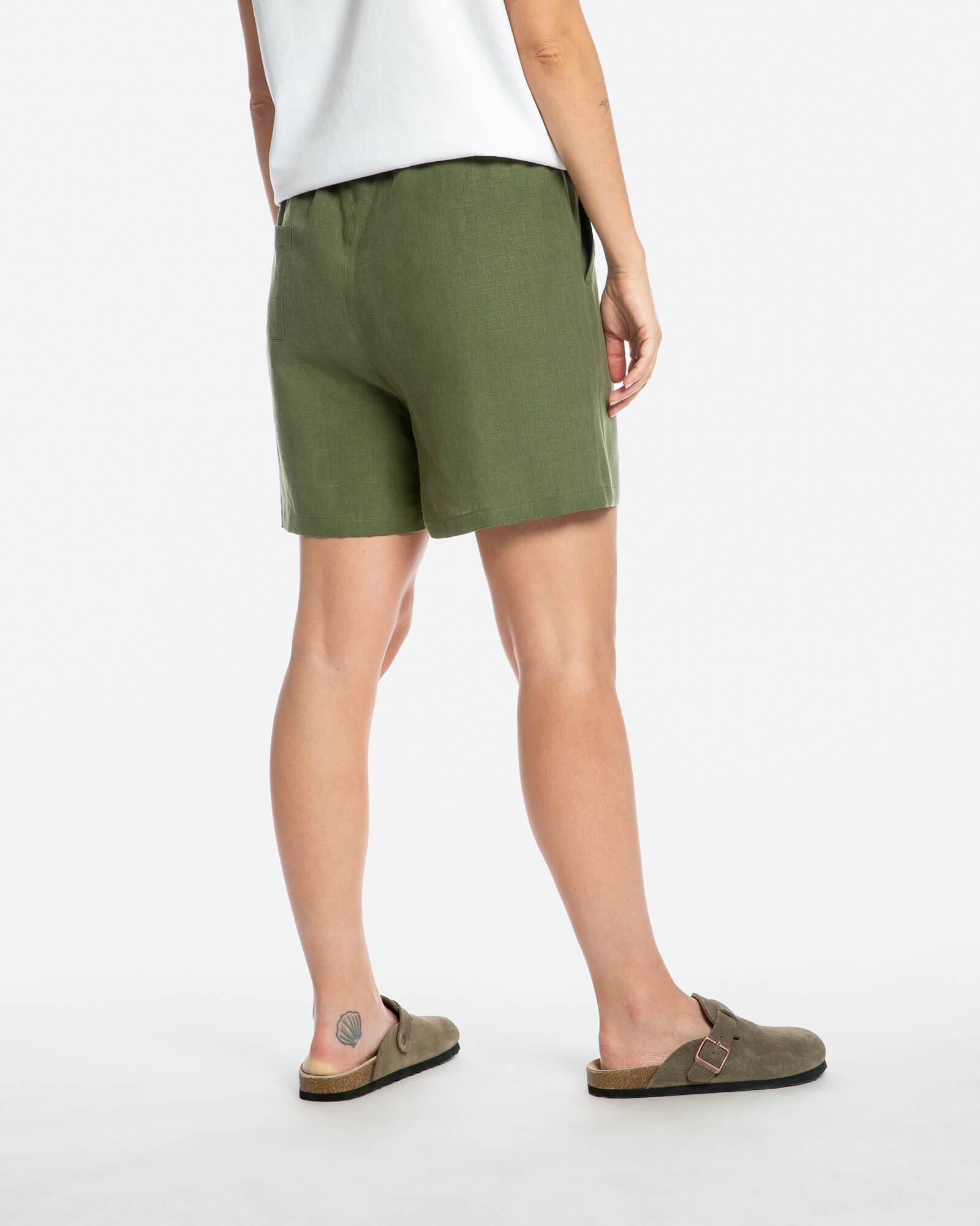 Olivegrüne Shorts Simple aus 100% Leinen von Matona