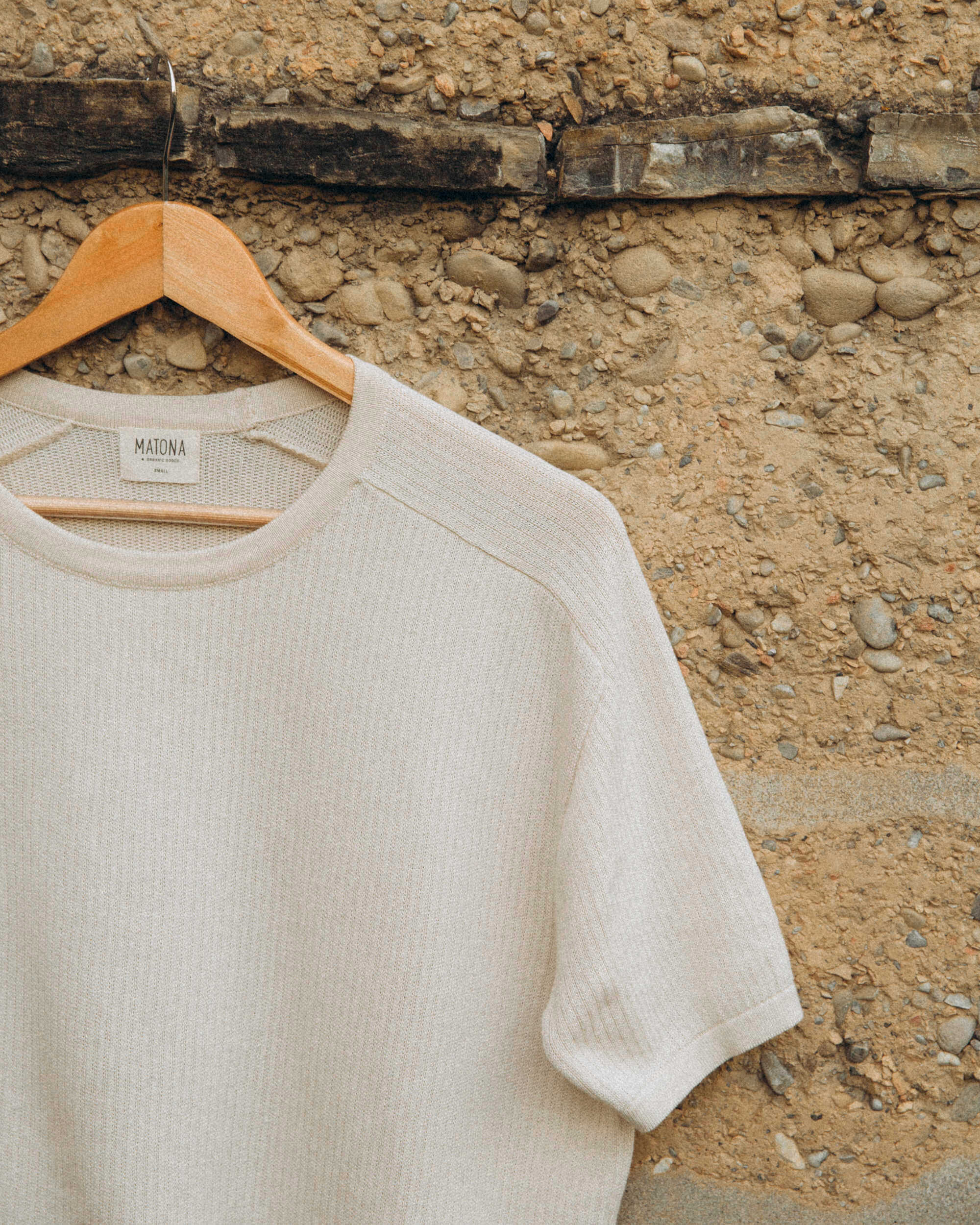 Beiges Gestrickets T-Shirt aus Bio-Baumwolle von Matona