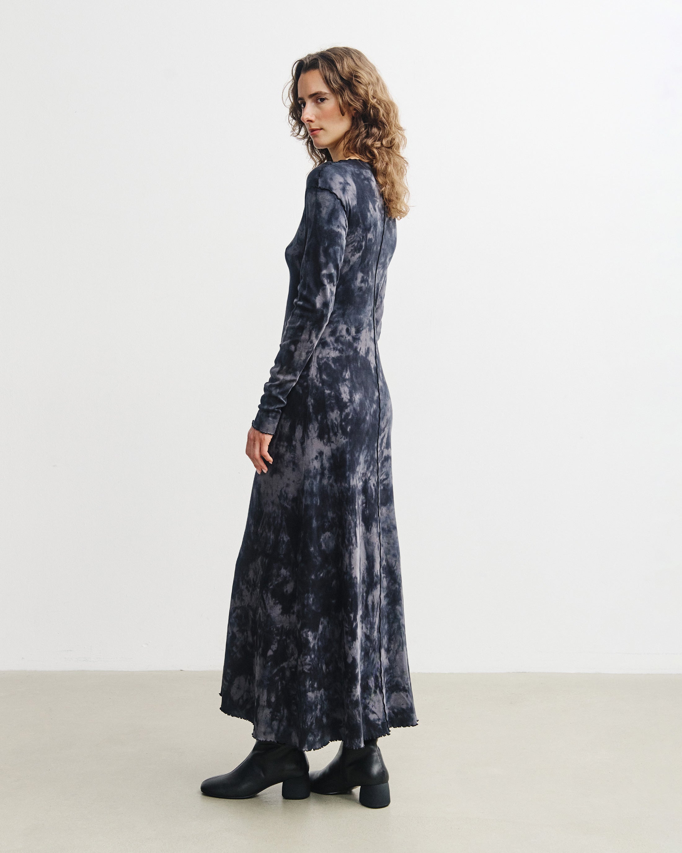 Schwarzes Kleid Batik Pin-Tucked aus Bio-Baumwolle von Rotholz