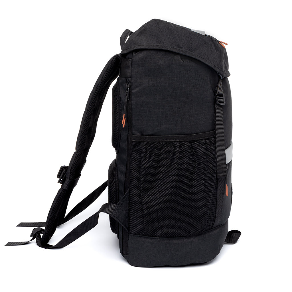 Schwarzer Rucksack Mountain Vandra aus recyceltem PET von Lefrik