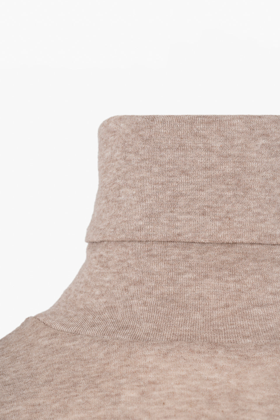 Beiges Langarmshirt mit Rollkragen aus 100% Bio-Baumwolle von Moya Kala