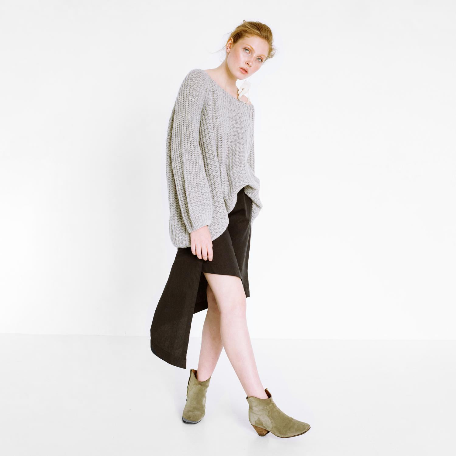 Asymmetrical skirt in black made of organic cotton