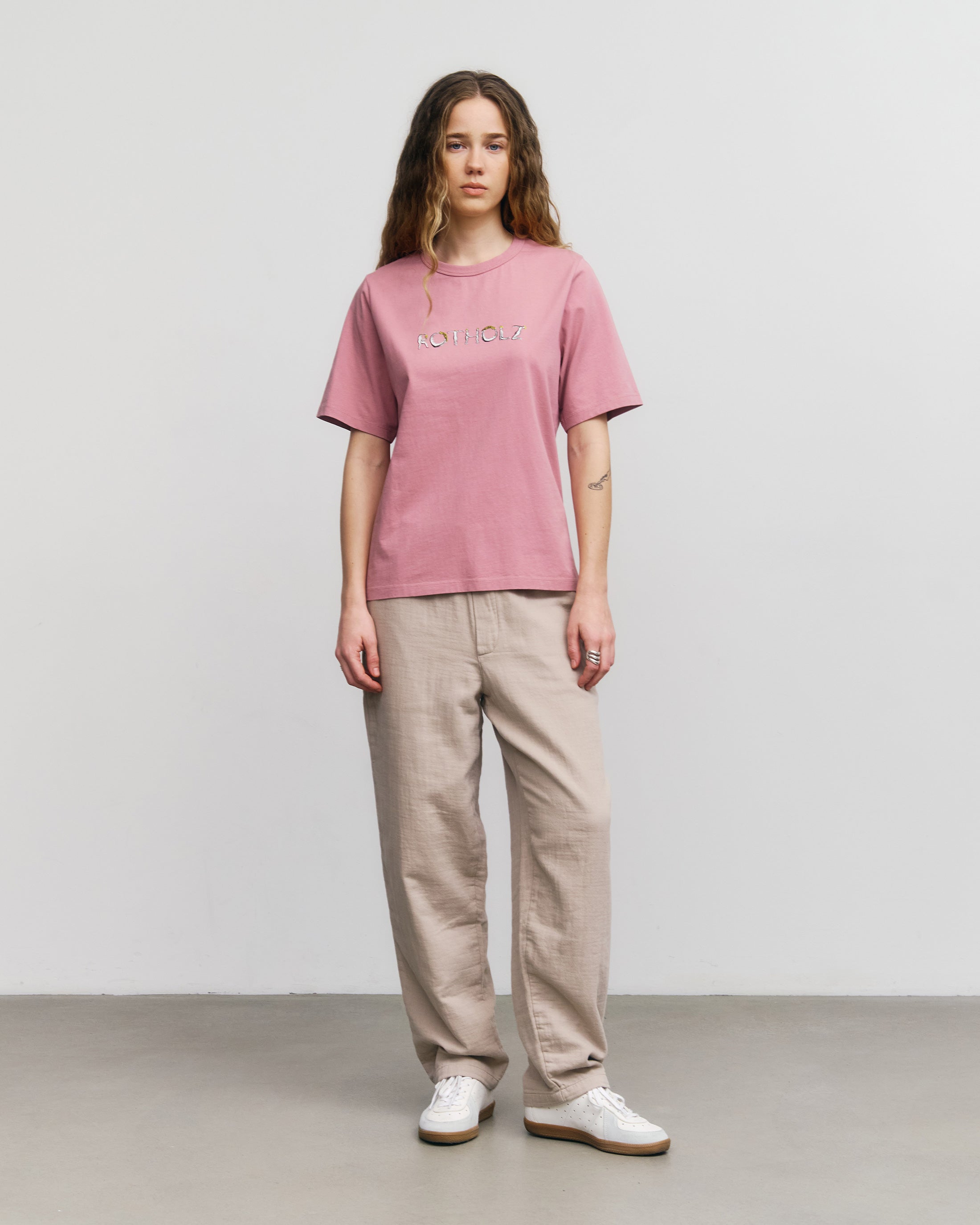 Pinkes Logo T-Shirt aus 100% Bio-Baumwolle von Rotholz