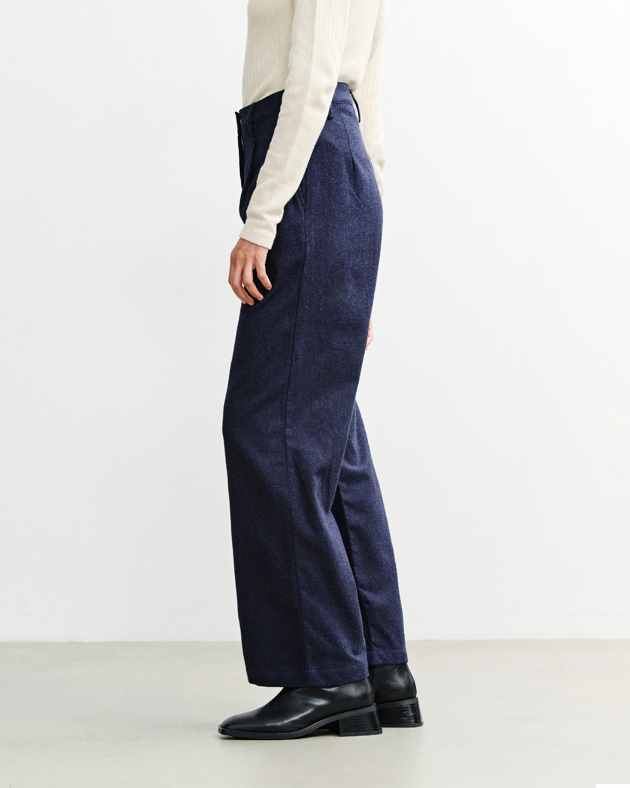 Dunkelblaue Flanellhose High-Waist aus 100% Bio-Baumwolle von Rotholz