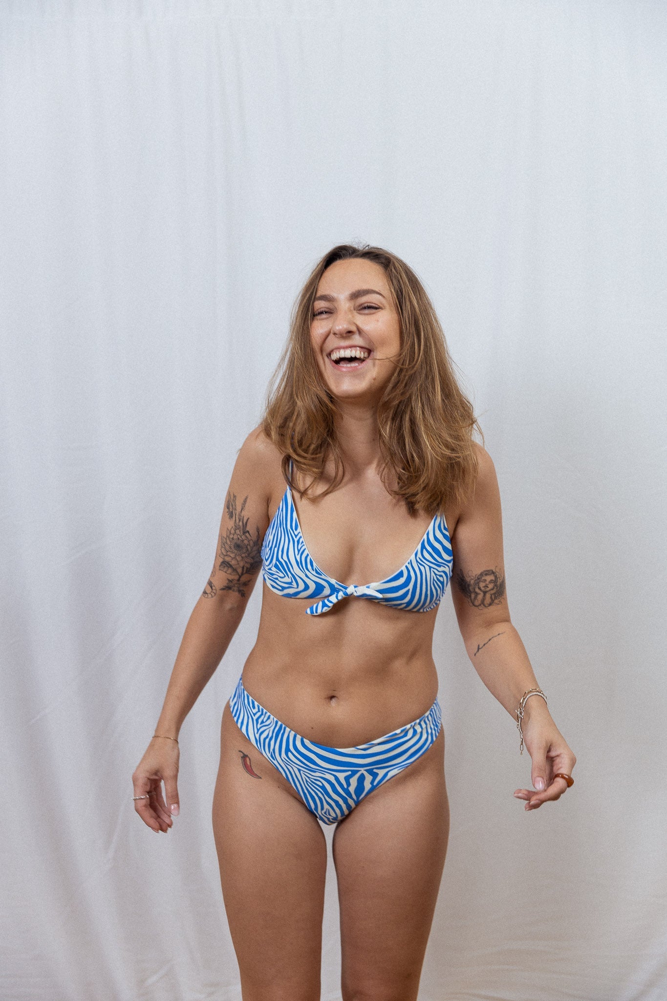 Triangle bikini top Paco - blue zebra aus Econyl von Tías & Olives