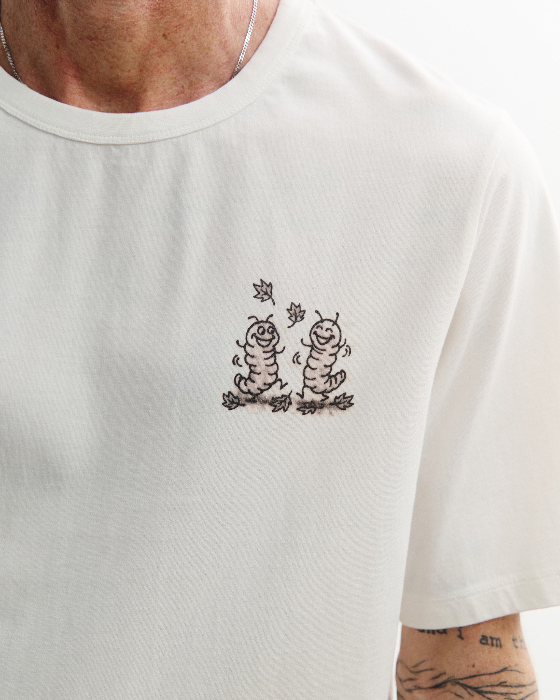Weisses T-Shirt Caterpillar aus Bio-Baumwolle von Rotholz