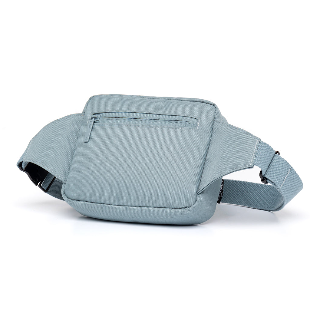 Hellblaue Bauchtasche Reef Crossbody aus recyceltem PET von Lefrik