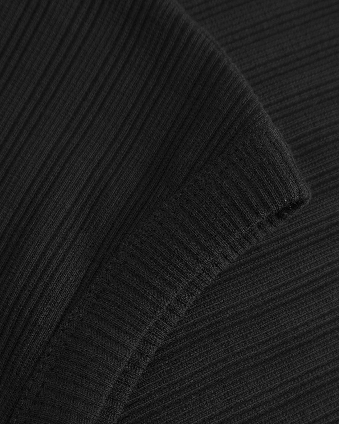 Top noir en coton biologique de Rotholz