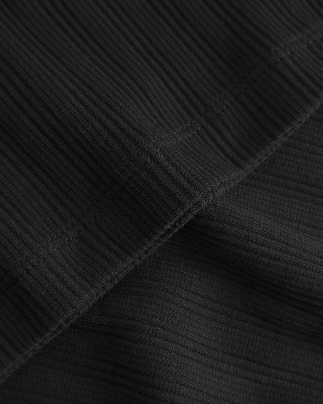 Top noir en coton biologique de Rotholz