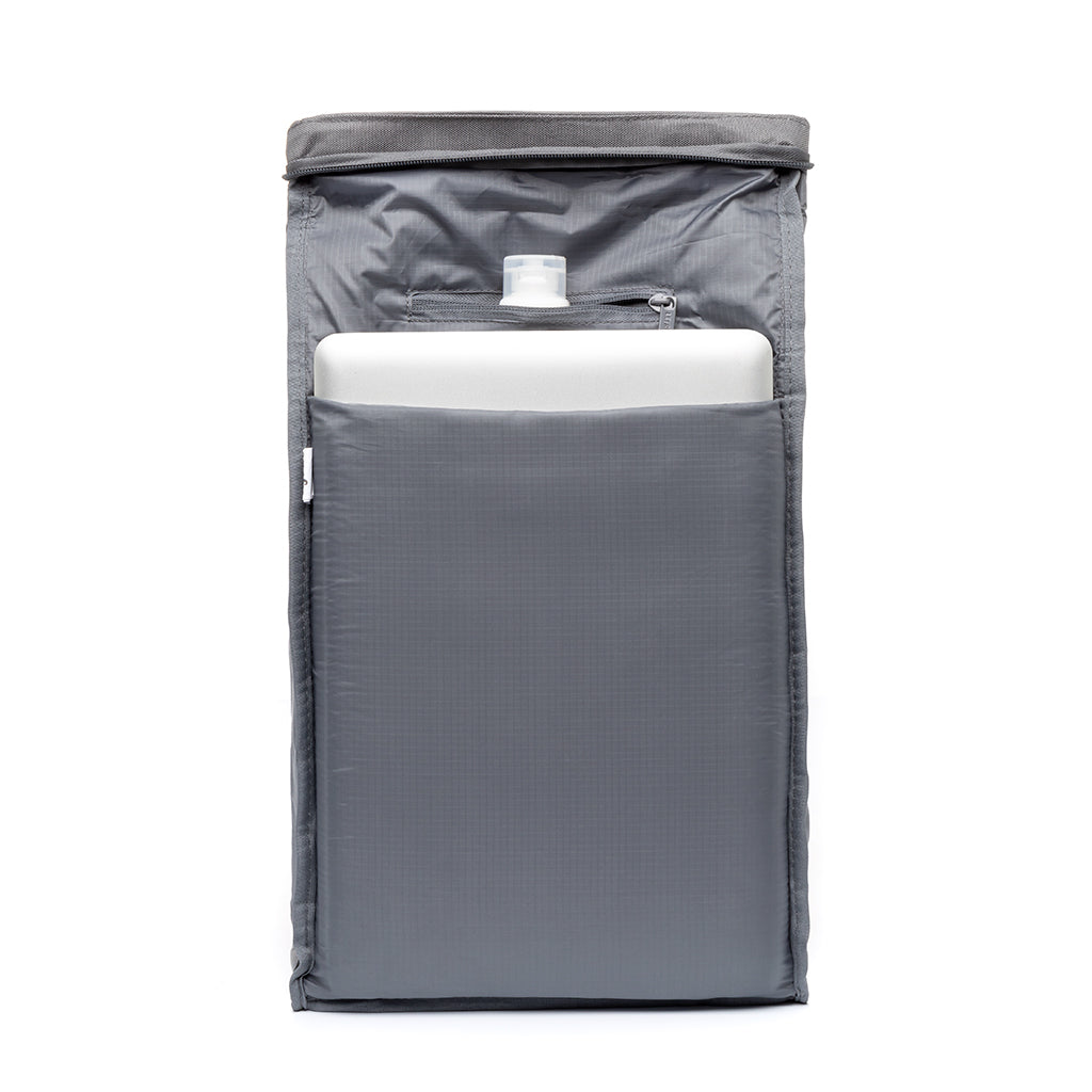Grauer Rucksack Roll Mini (12l) aus recycelten PET-Plastikflaschen von Lefrik