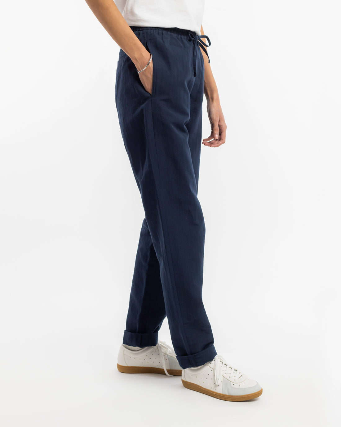 Dark blue trousers made of organic cotton & linen by Rotholz