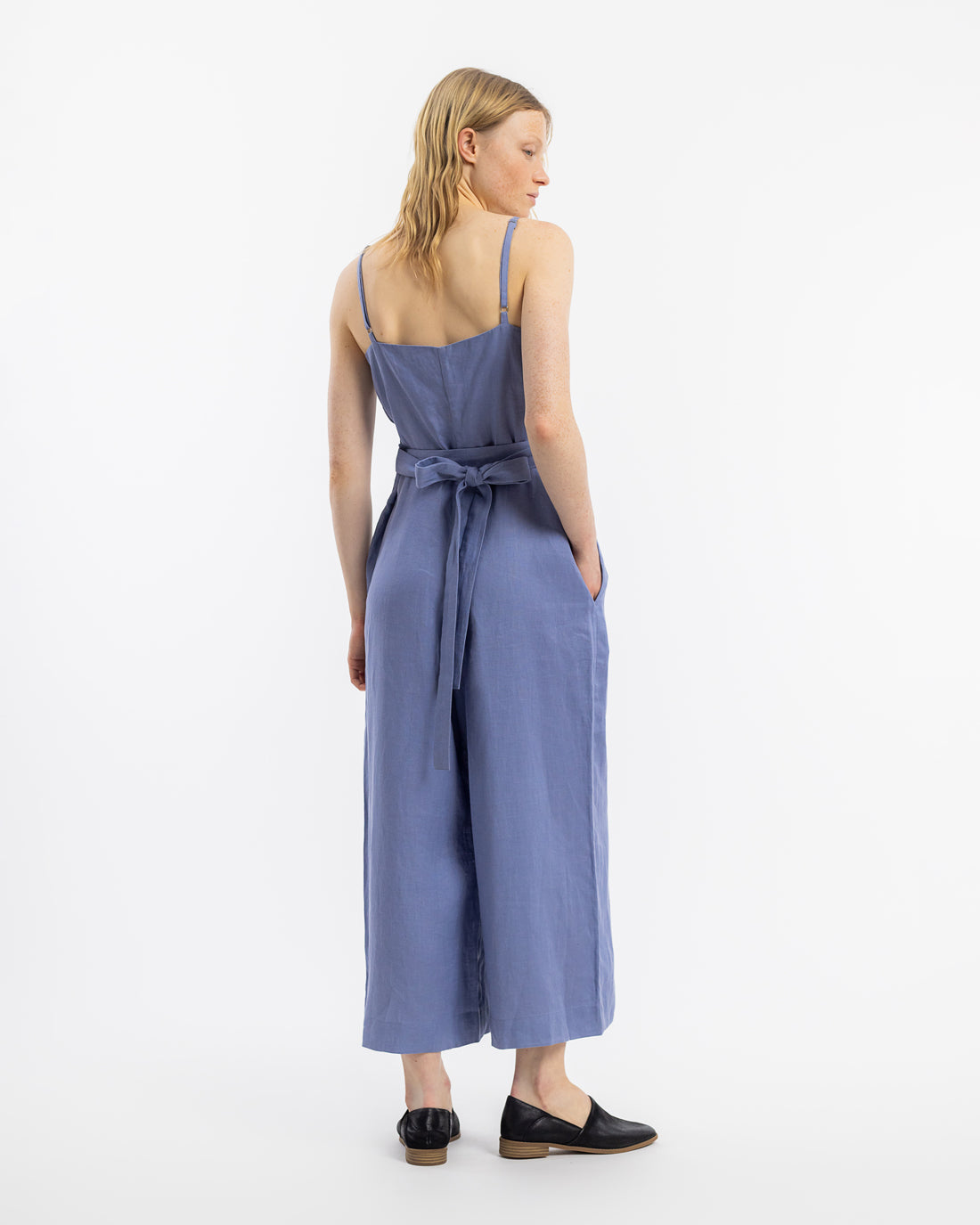 Hellblauer Jumpsuit aus Bio-Baumwolle & Leinen von Rotholz