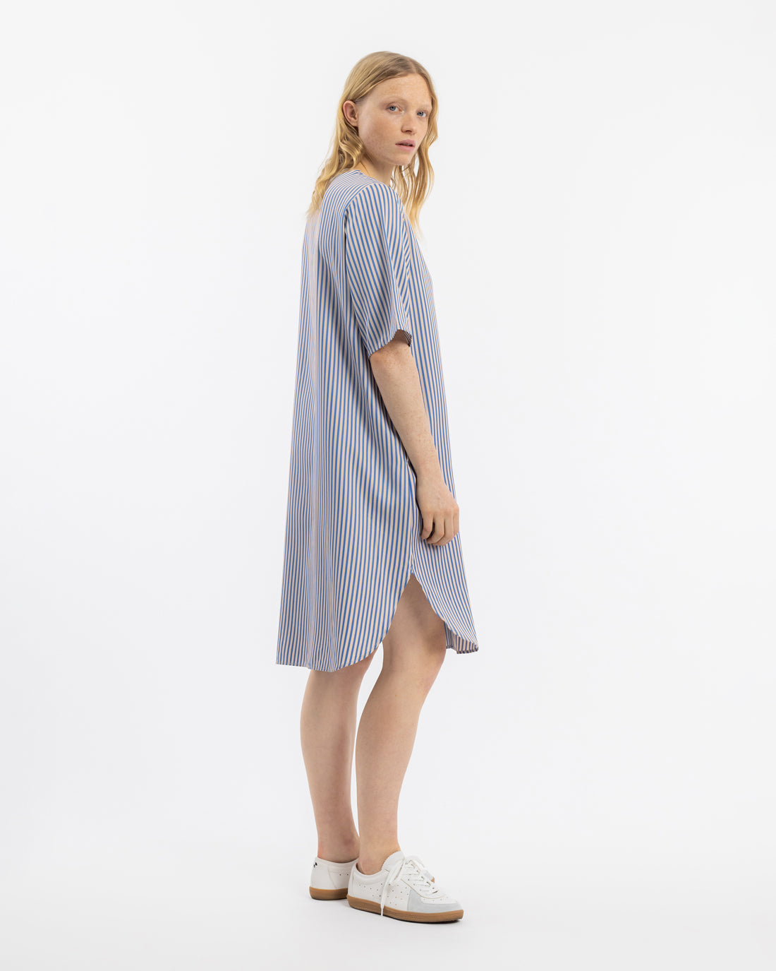 Blau gestreiftes Kleid Kaftan aus 100% Tencel von Rotholz