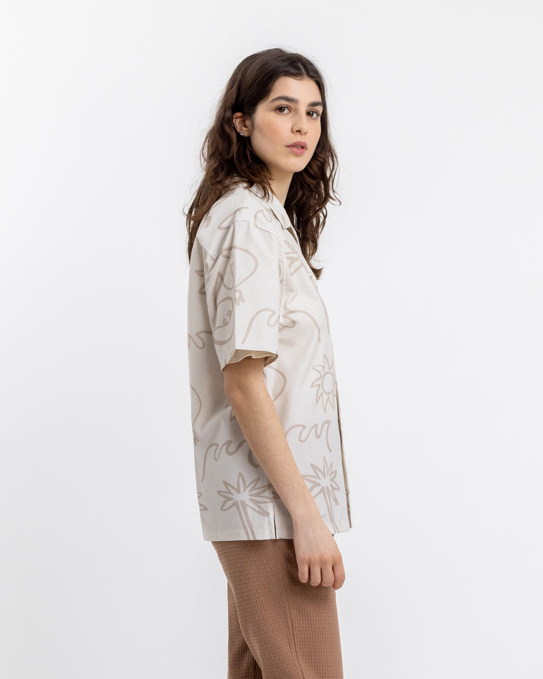 Beige Beachside shirt made from 100% organic cotton from Rotholz