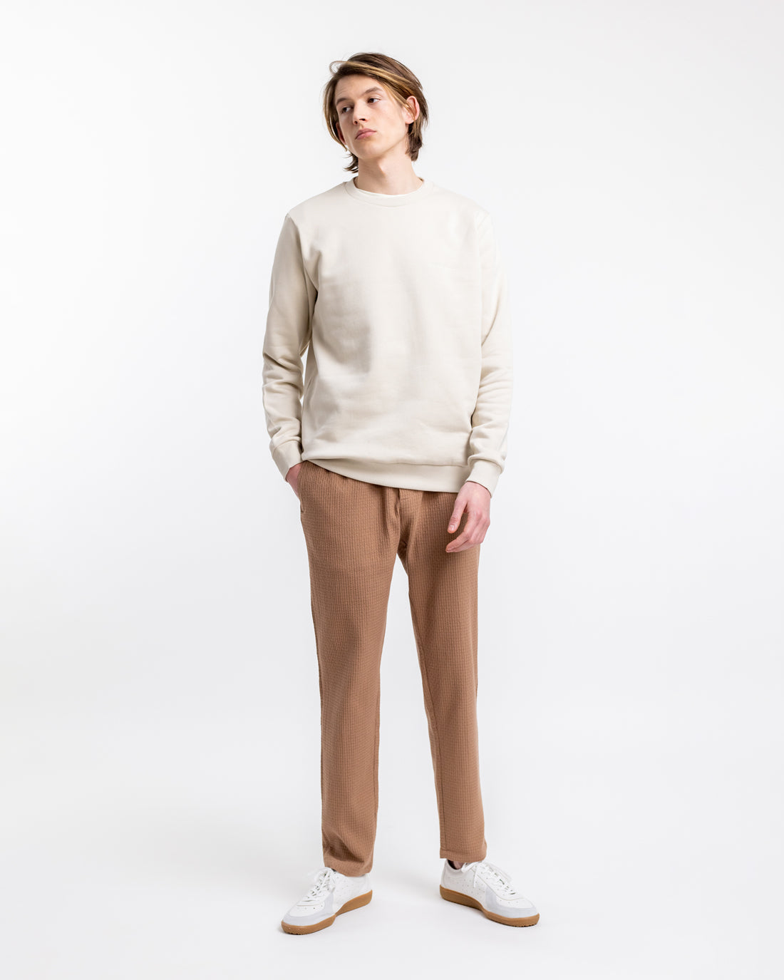 Beige sweatshirt logo made from 100% organic cotton from Rotholz