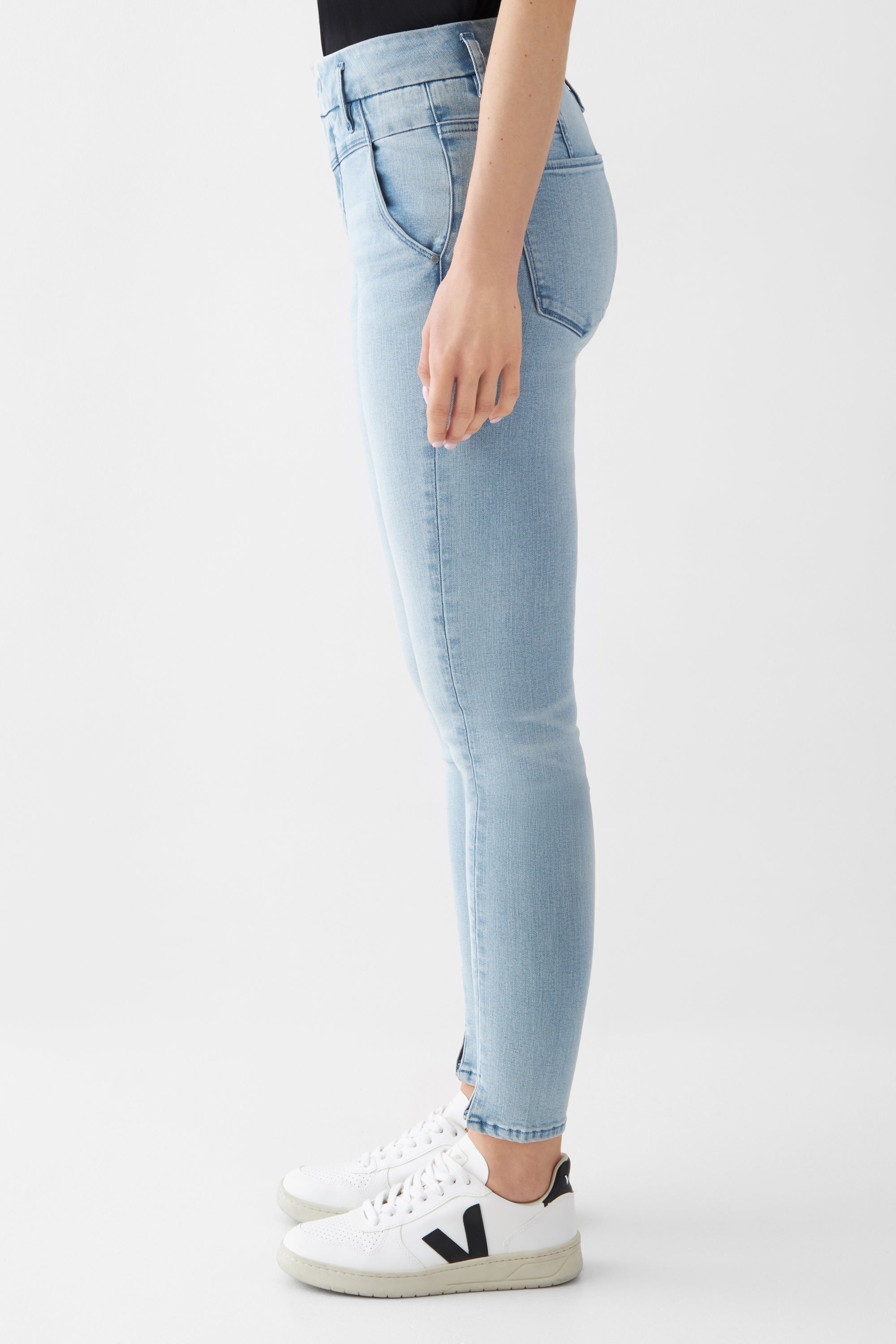 Hellblaue Jeans SUN UP Skinny Basic aus Bio-Baumwolle von Dawn Denim