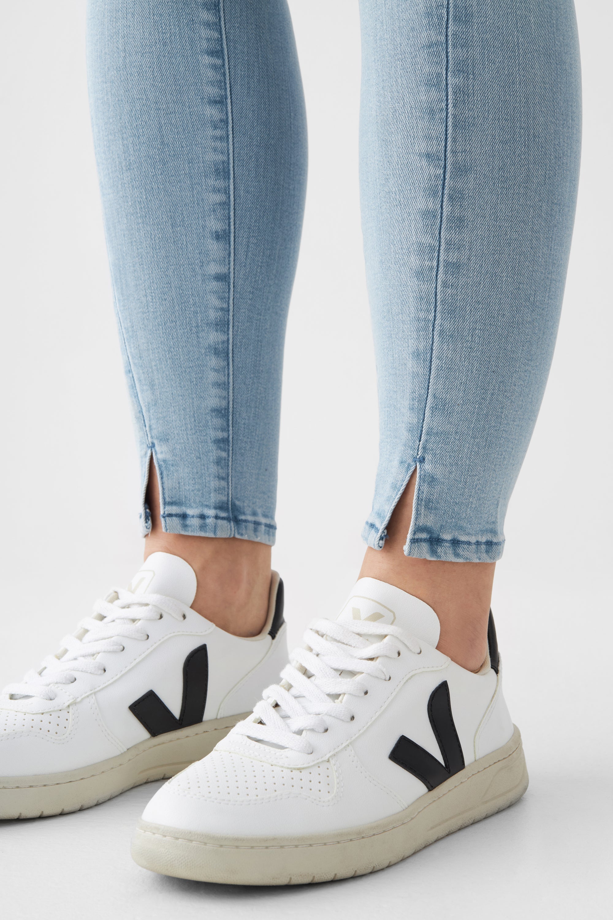 Hellblaue Jeans SUN UP Skinny Basic aus Bio-Baumwolle von Dawn Denim