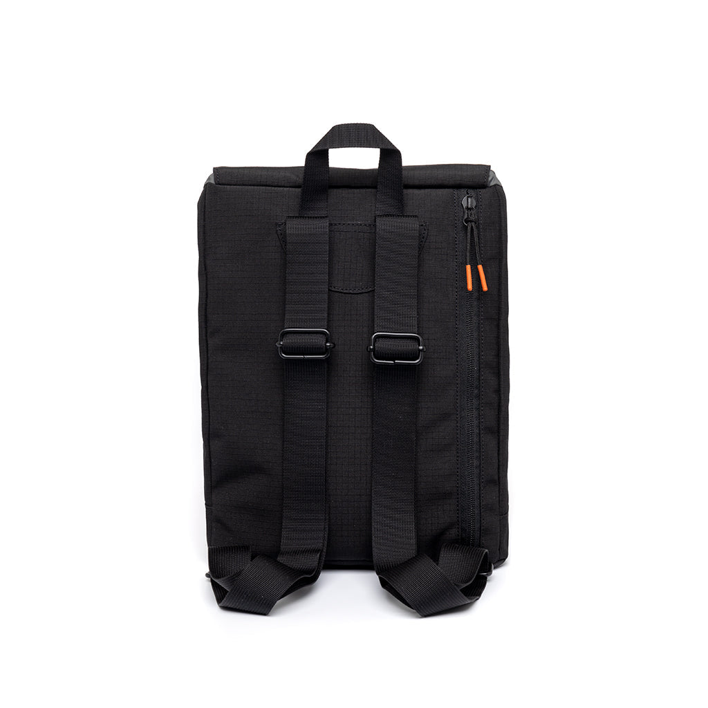 Schwarzer Rucksack Scout Mini Vandra aus recyceltem PET von Lefrik