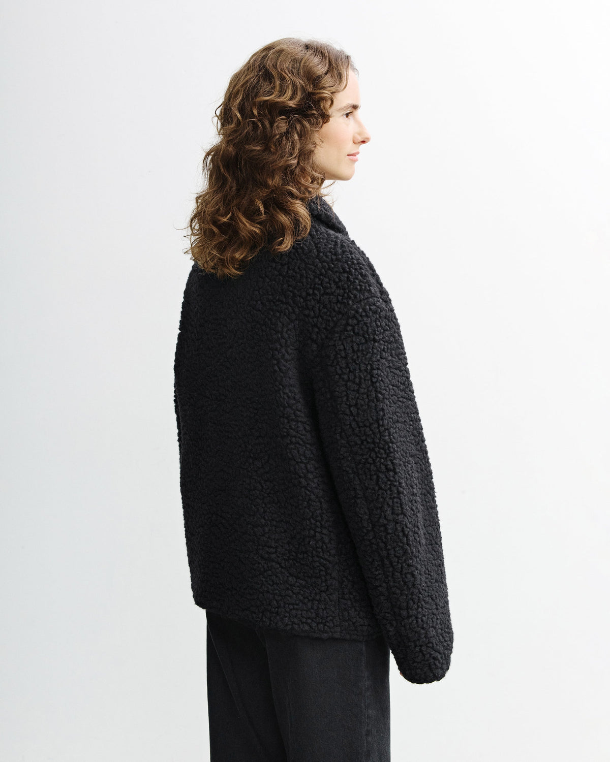 Kuschelige Sherpa Jacke aus Bio Wolle in Schwarz von Rotholz