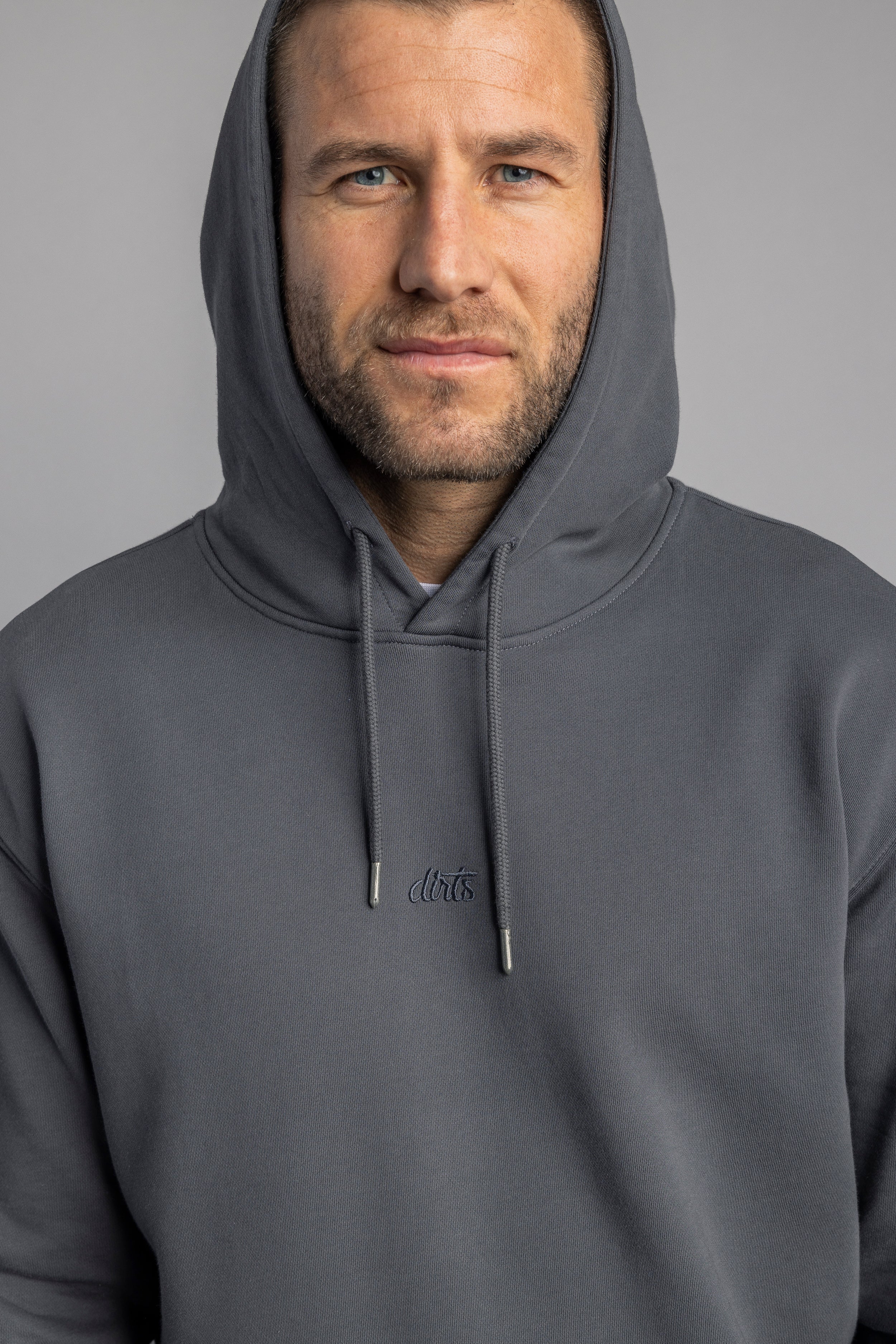 Logo sweat à capuche gris en coton 100% biologique de DIRTS