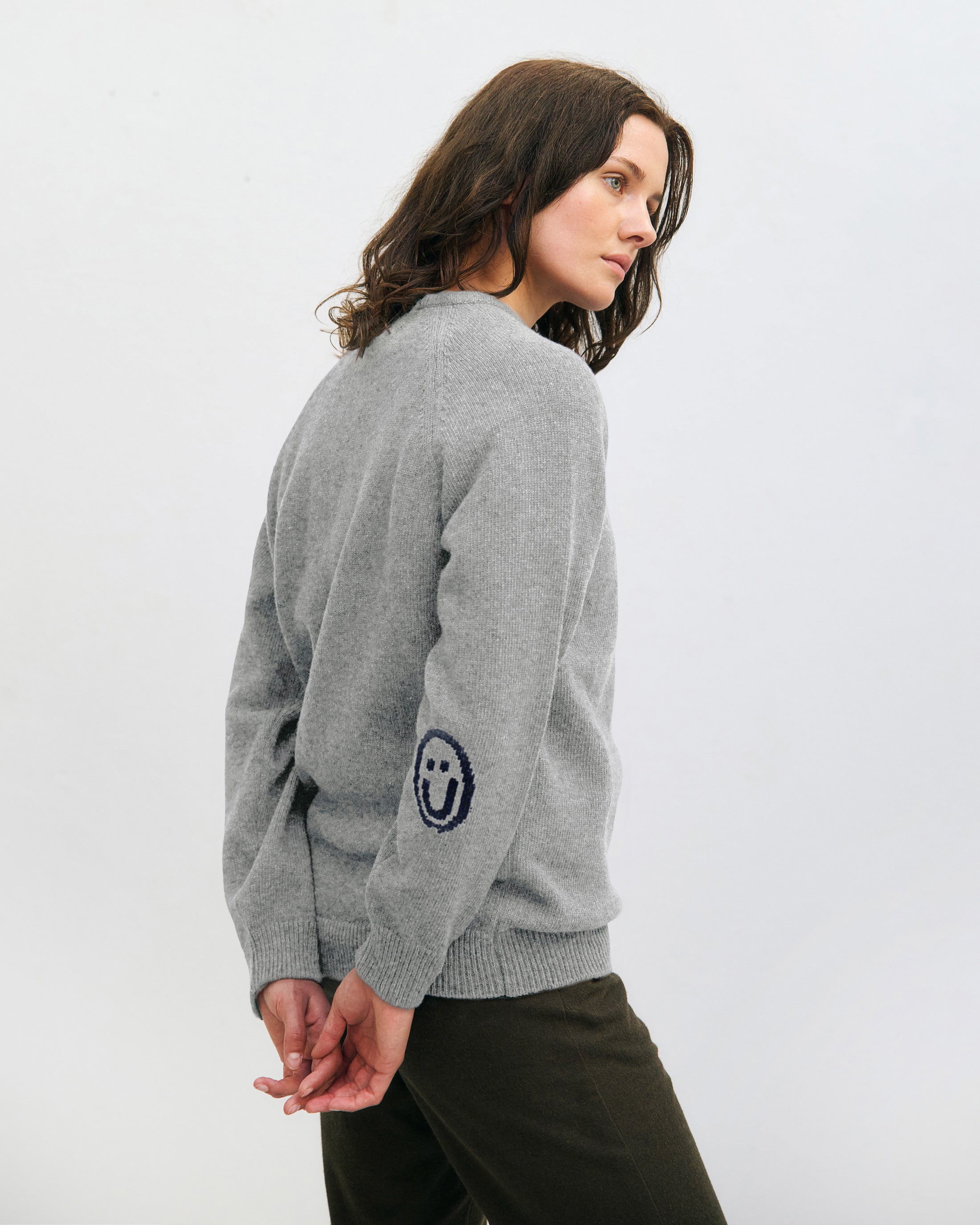 Hellgrauer Strickpullover Smiling recycelter Wolle von Rotholz