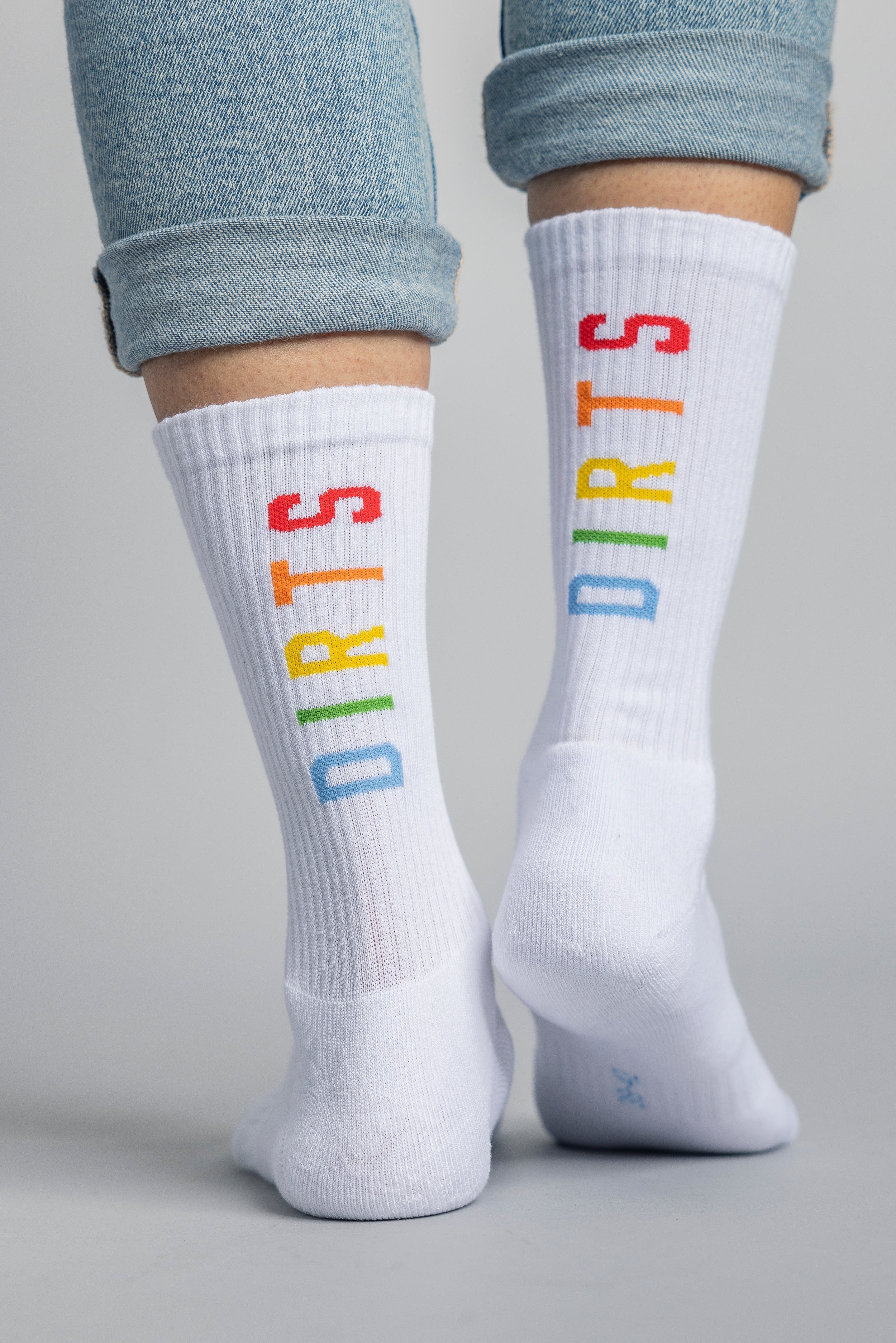 Chaussettes colorées Rainbow 2.0 en coton biologique de DIRTS