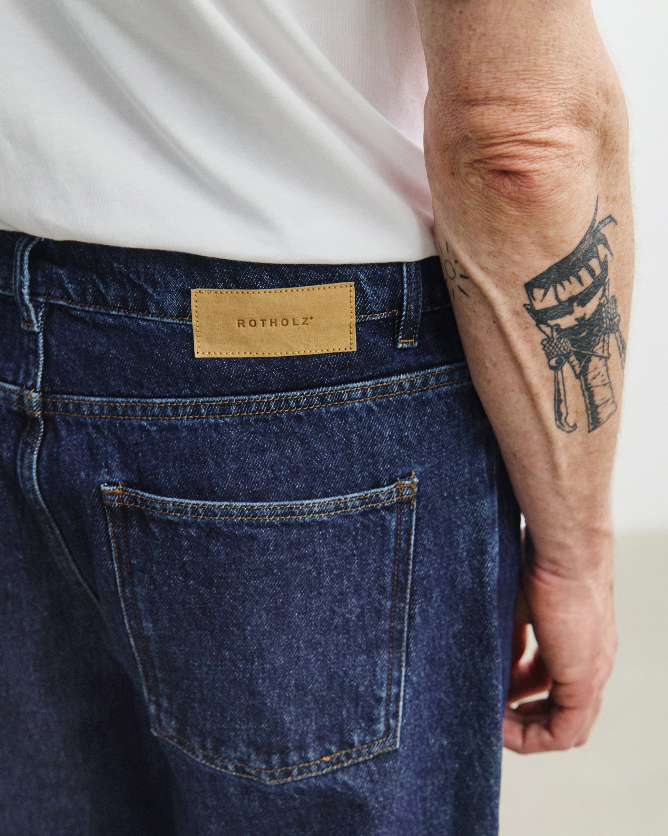Dunkelblaue Jeans Straight Leg aus 100% Bio-Baumwolle von Rotholz