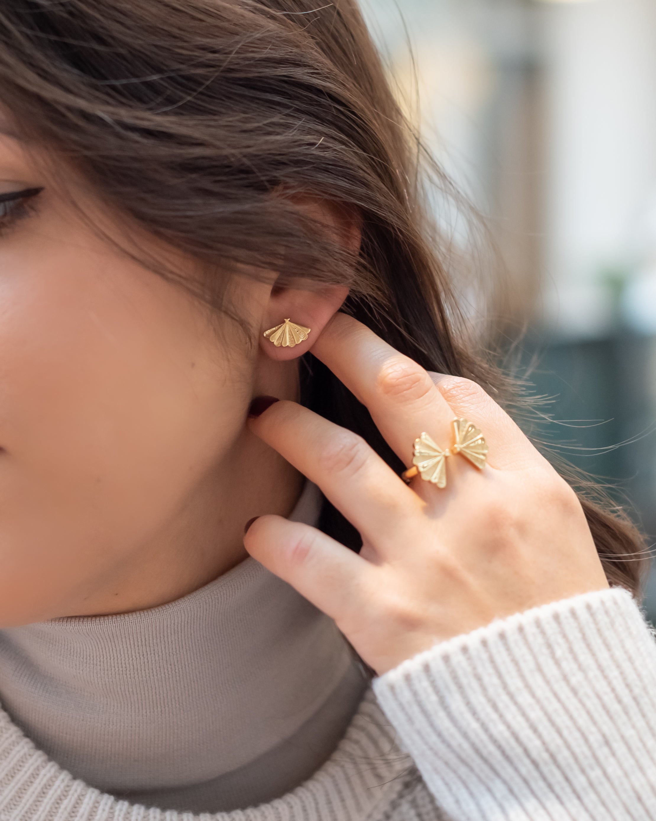 SANTIAGO shell earrings