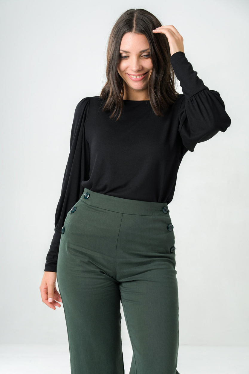 Top noir à manches longues bouffantes, éco-responsable et fabriqué en France, parfait pour un look chic et responsable.