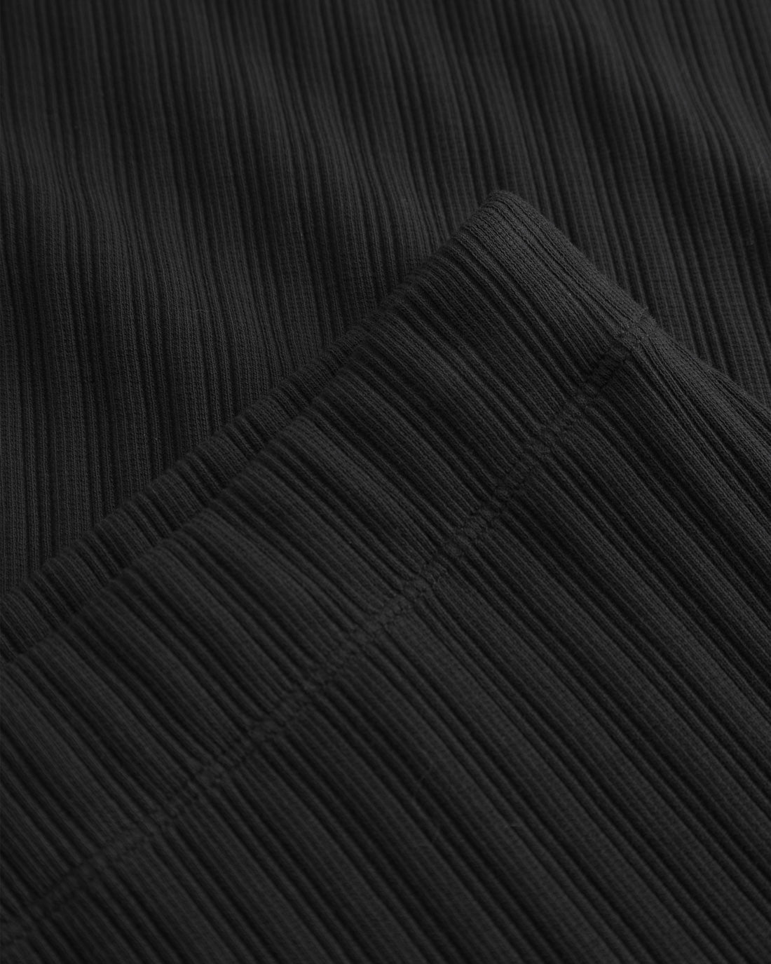 Black ribbed skirt made from 100% organic cotton by Rotholz