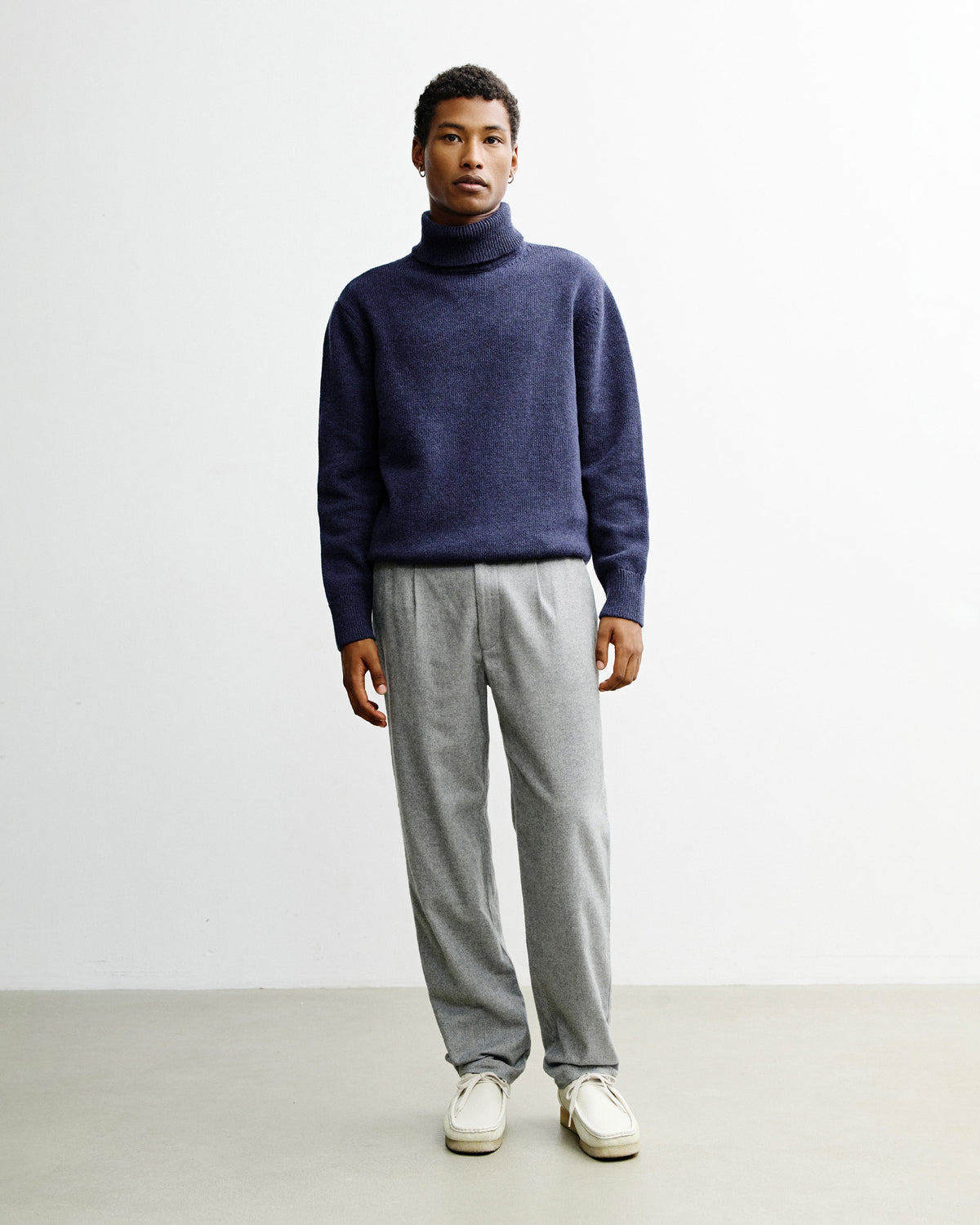 Blauer Pullover Rollkragen aus 100% recycelter Merinowolle von Rotholz