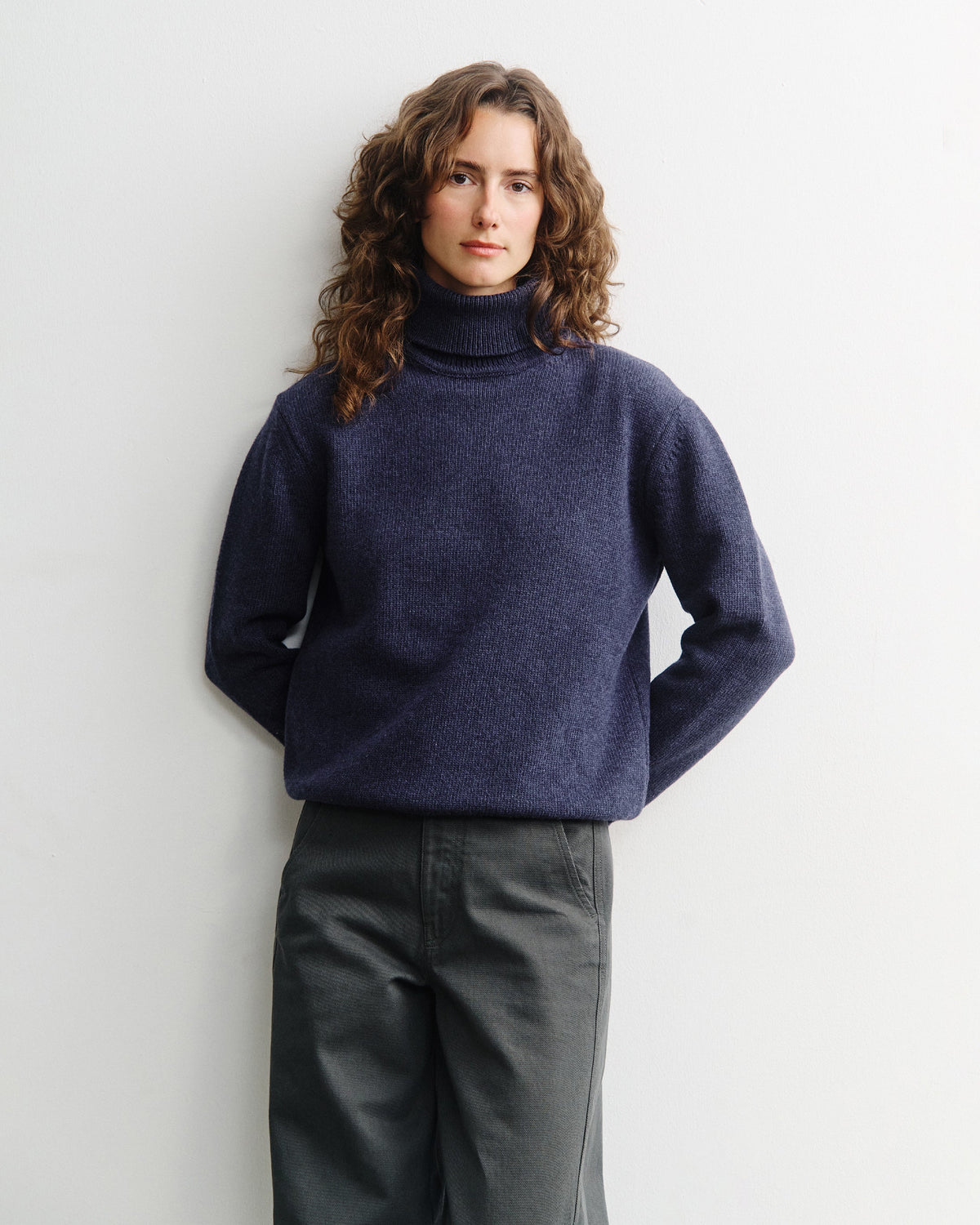 Blauer Pullover Rollkragen aus 100% recycelter Merinowolle von Rotholz
