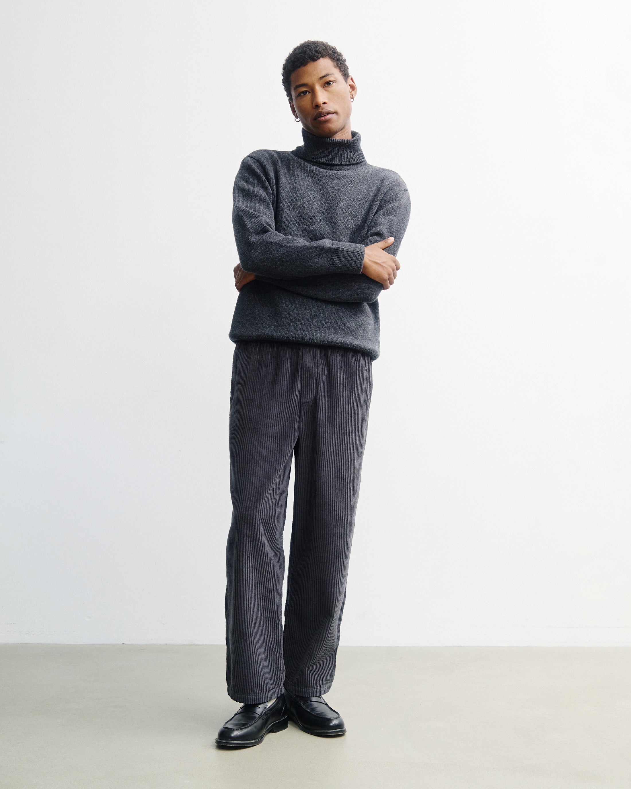 Grauer Pullover Rollkragen aus 100% recycelter Merinowolle von Rotholz