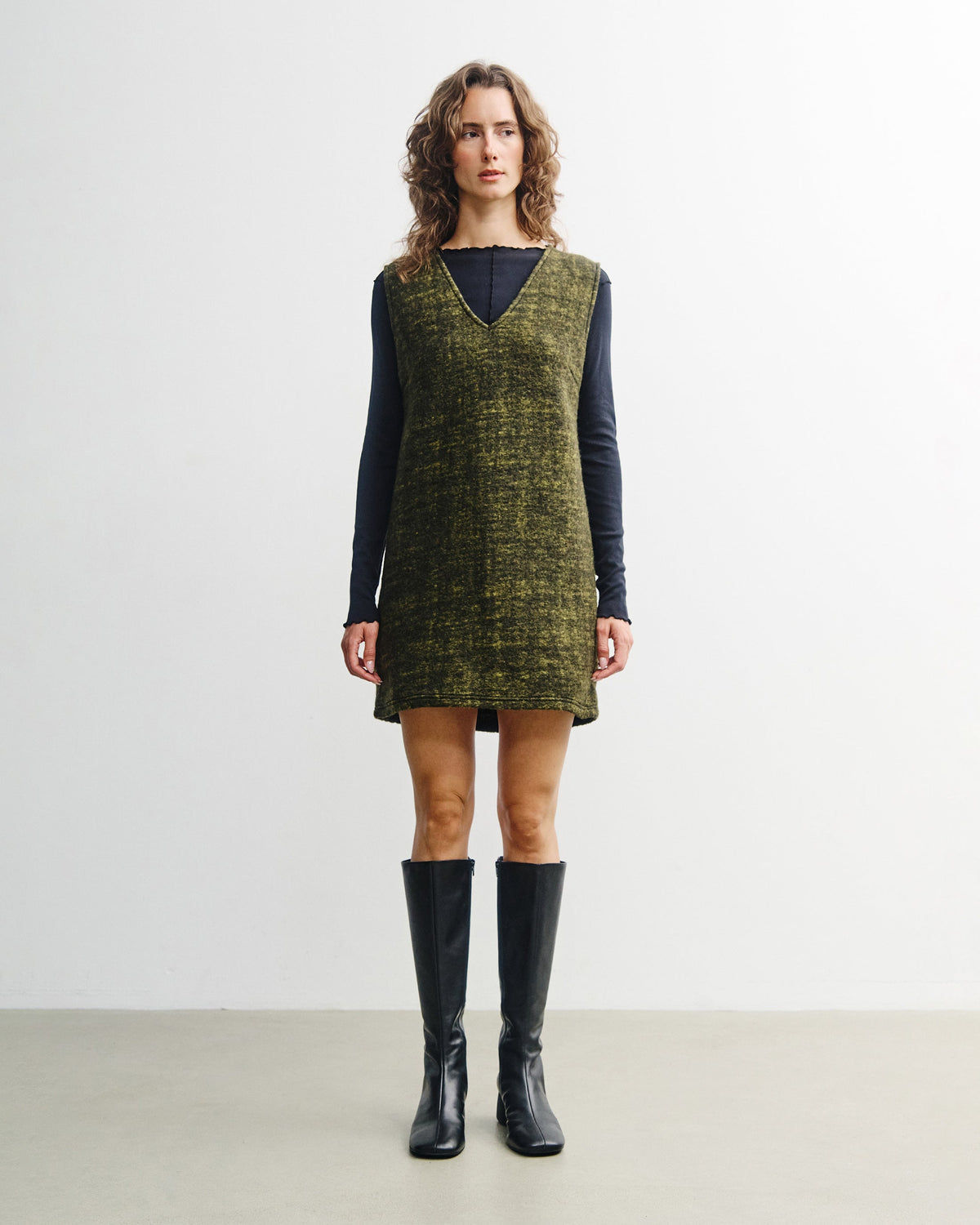 V-Neck Dress aus Bio Wolle und Bio Baumwolle in Speckled Green von Rotholz