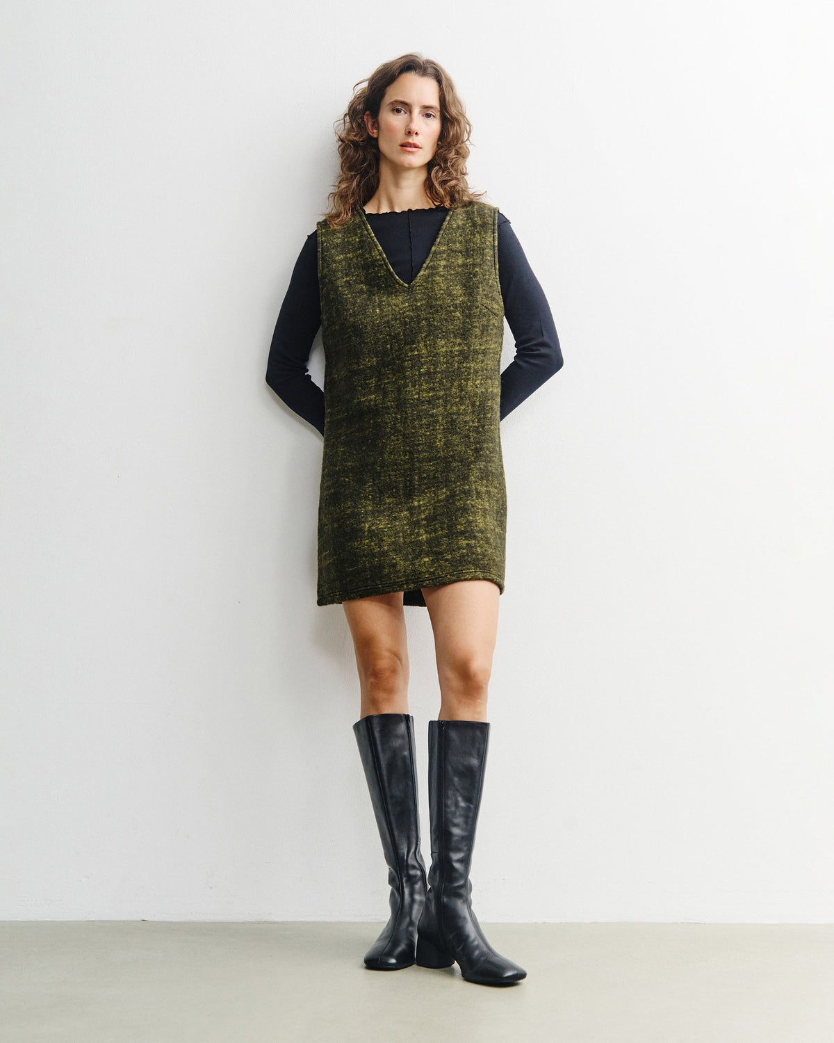 V-Neck Dress aus Bio Wolle und Bio Baumwolle in Speckled Green von Rotholz