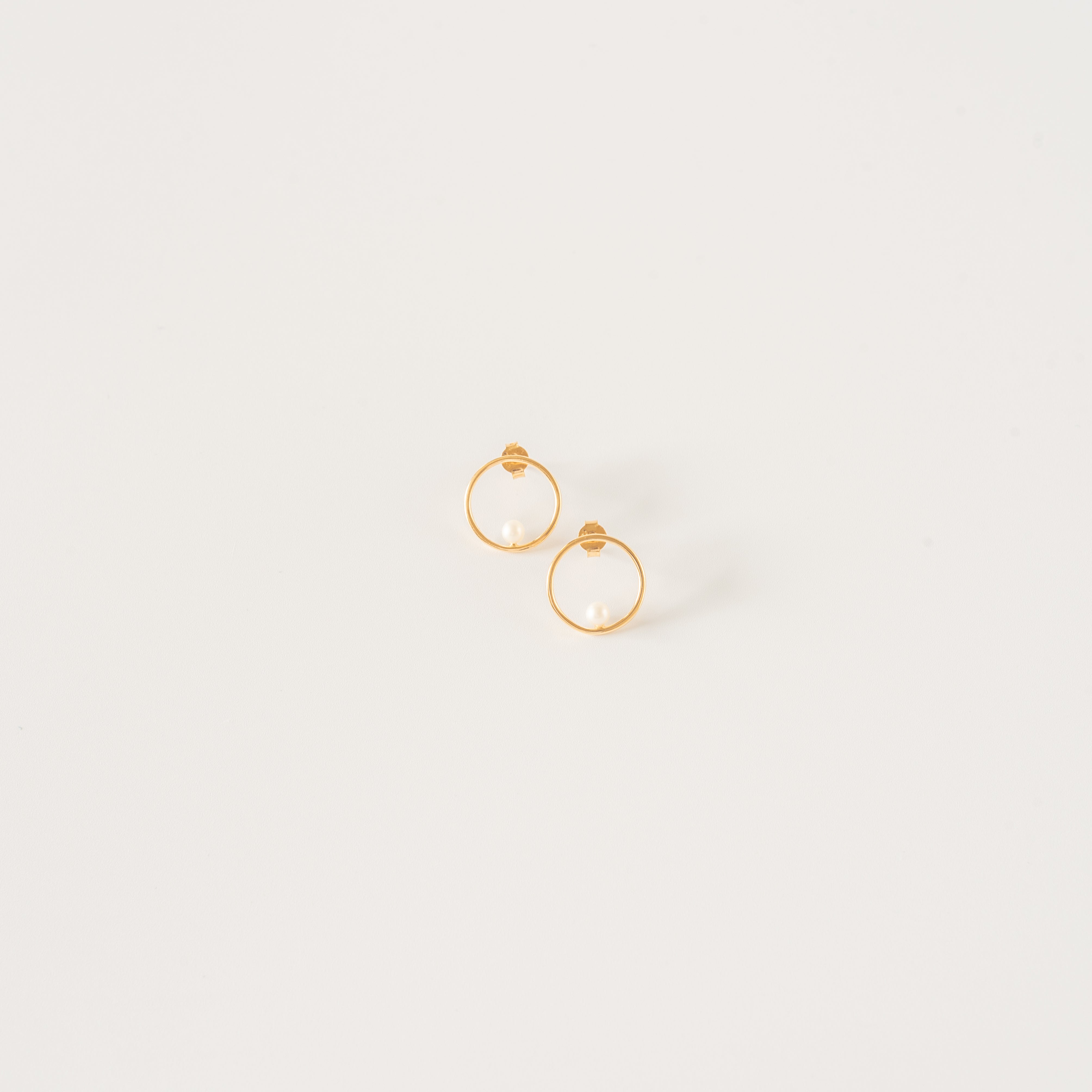 Billabong Round Earrings with Pearl - Small