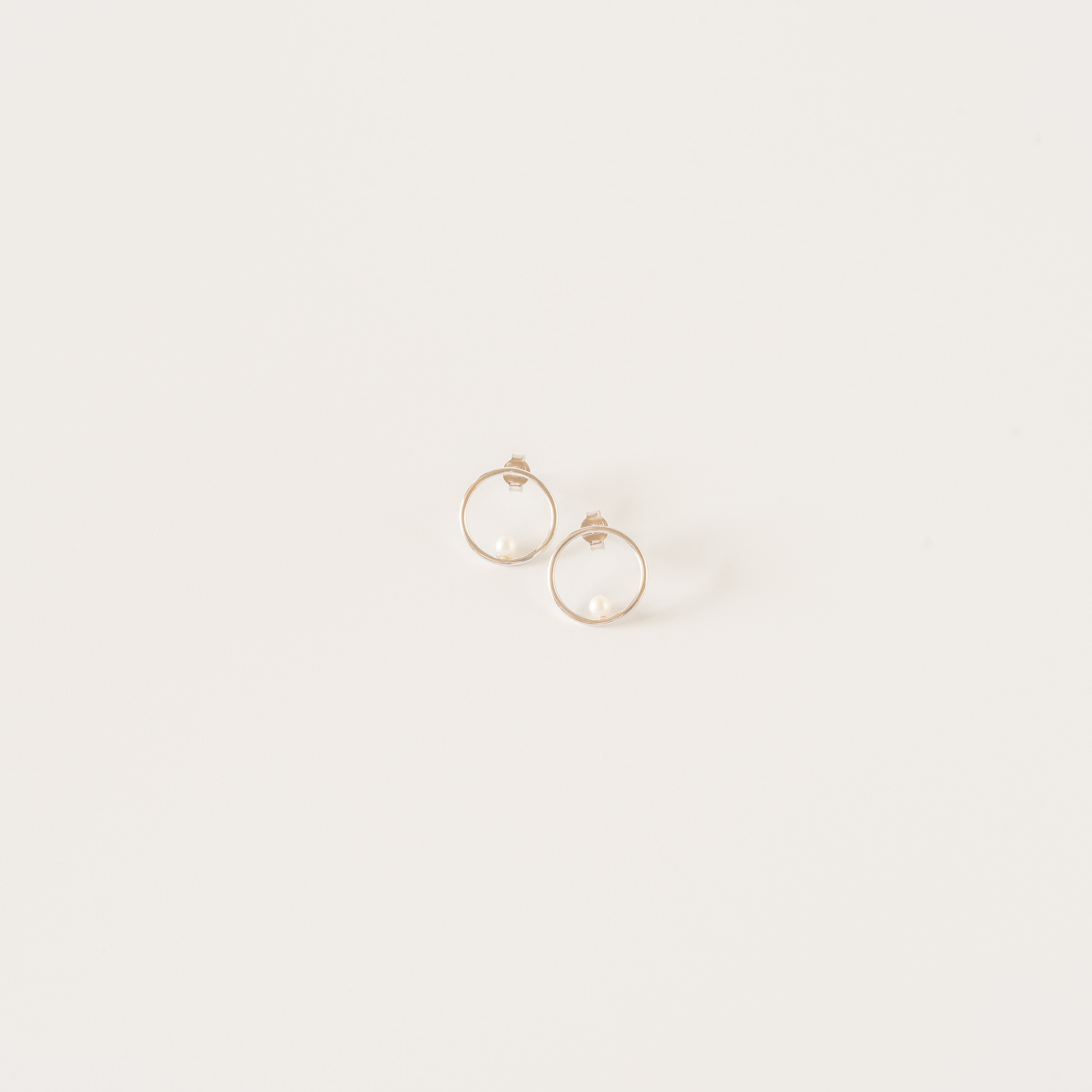 Billabong Round Earrings with Pearl - Small