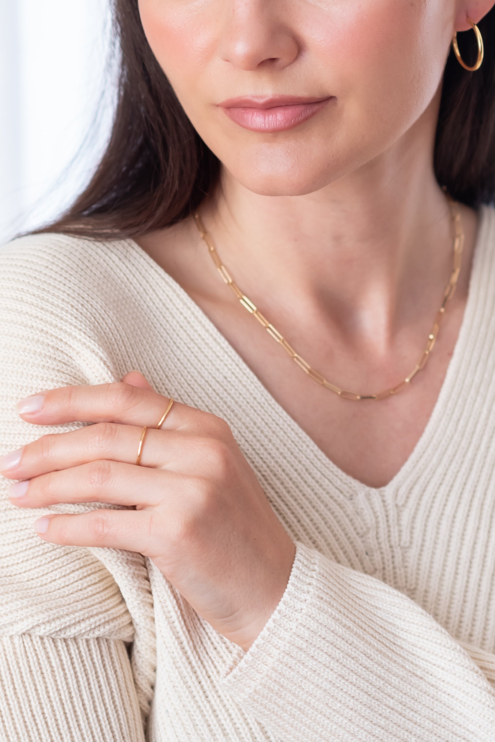Boucles d'oreilles créoles Midi Single Simple ESSENTIALS en or par V Design Lab