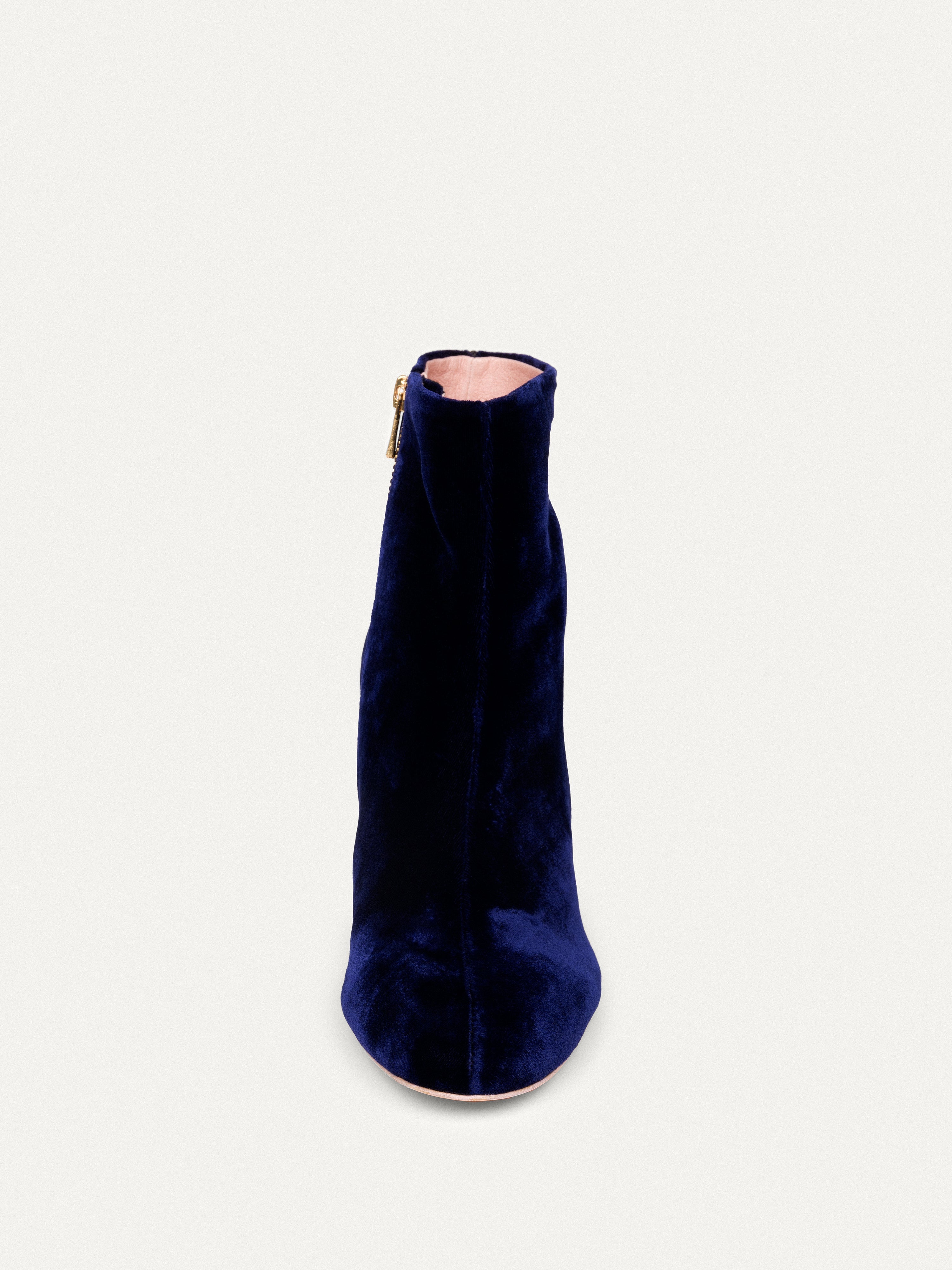 Nachtblaue Ankle Boots 6pm Expo at the Gallery aus recyceltem Samt von Bikkou