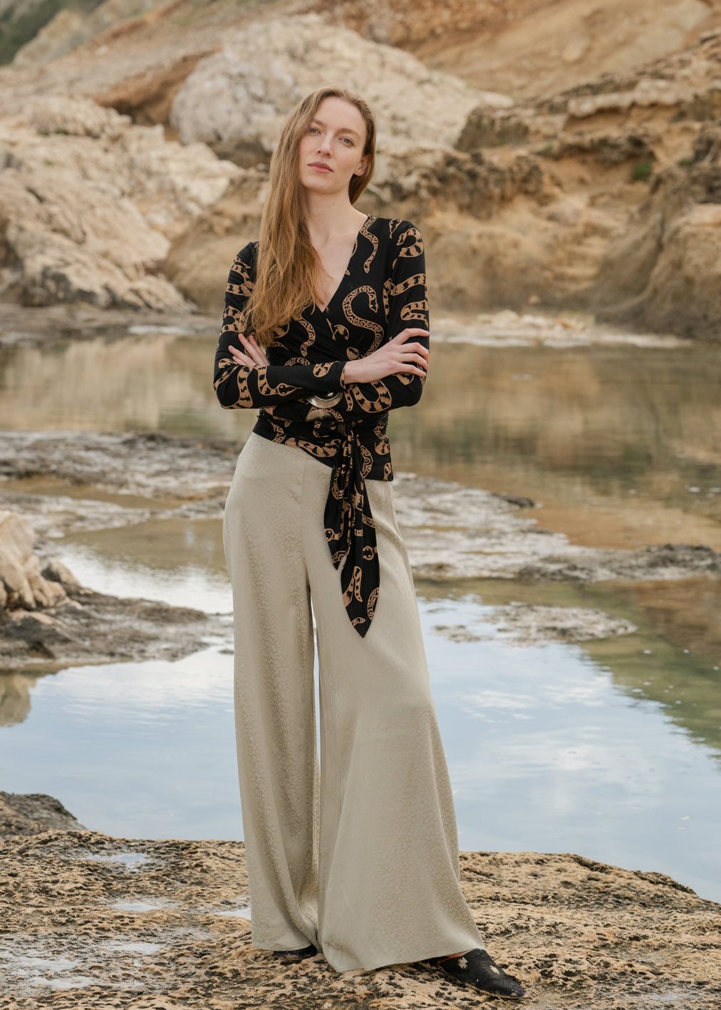 Graue Hose Birkin Leopard Jacquard aus Cupro-und Ecovcero-Viskose von Komana